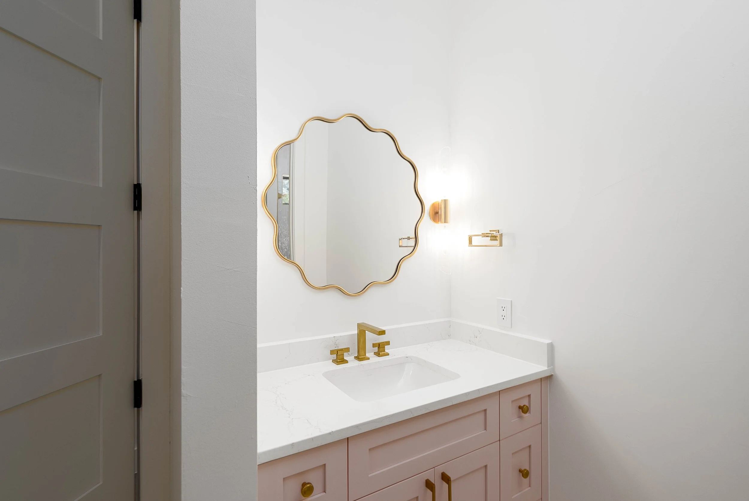 135 Stoneledge Dr-32.jpg