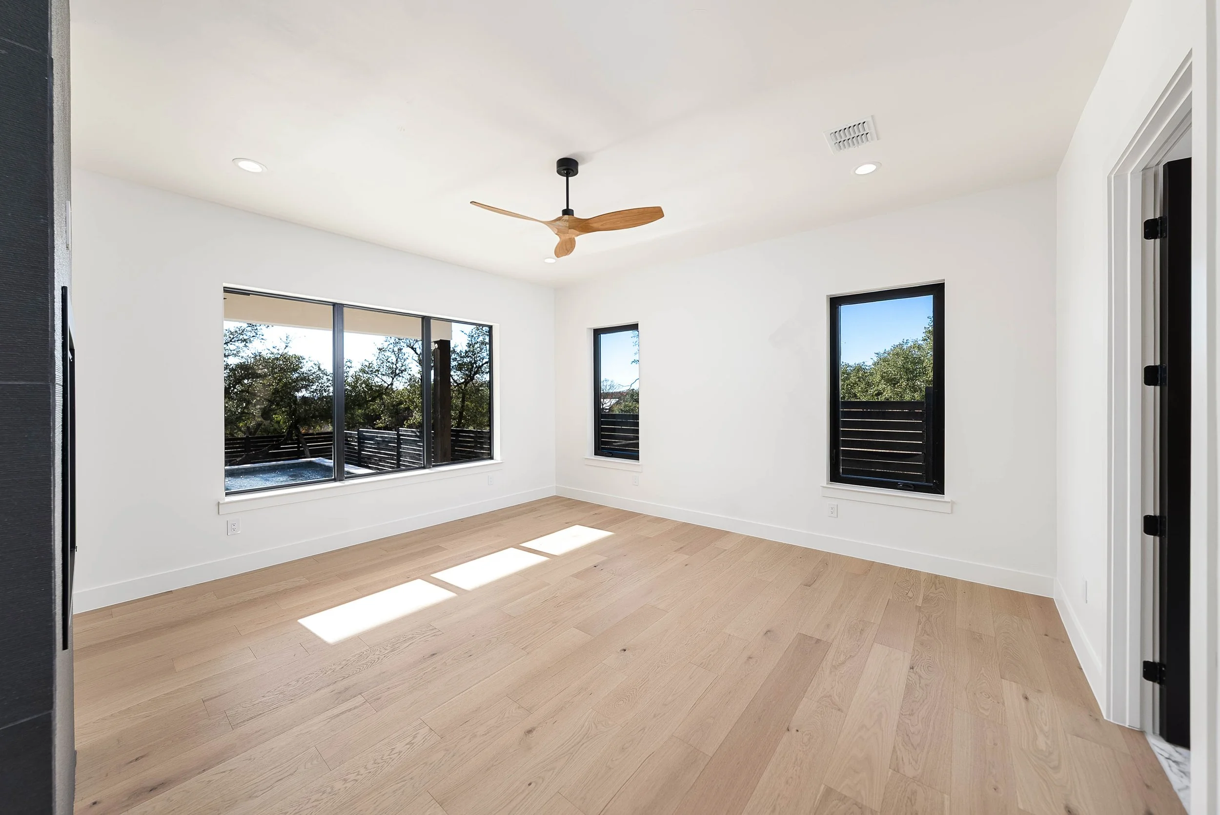 135 Stoneledge Dr-19.jpg