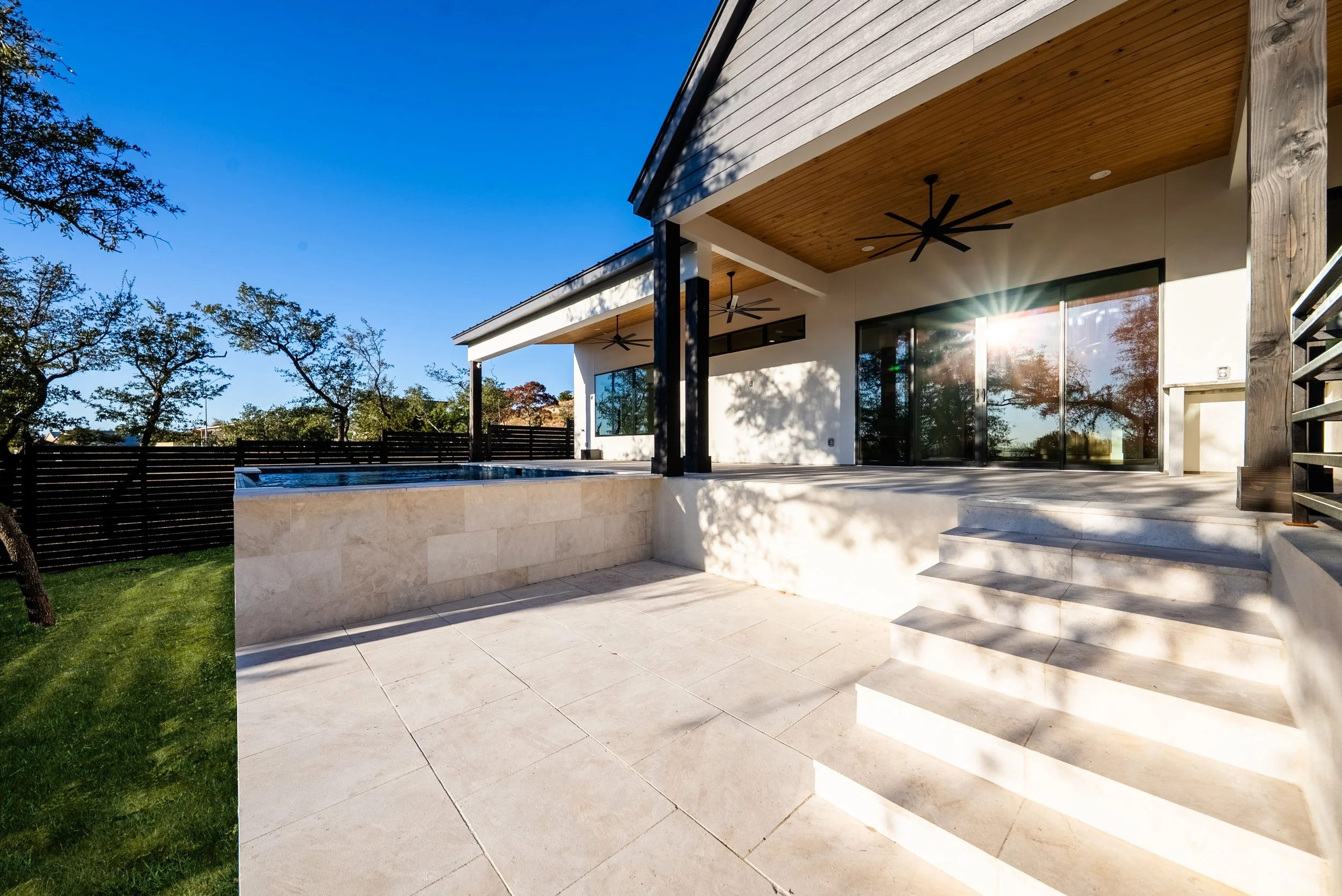 135 Stoneledge Dr Exteriors-18.jpeg