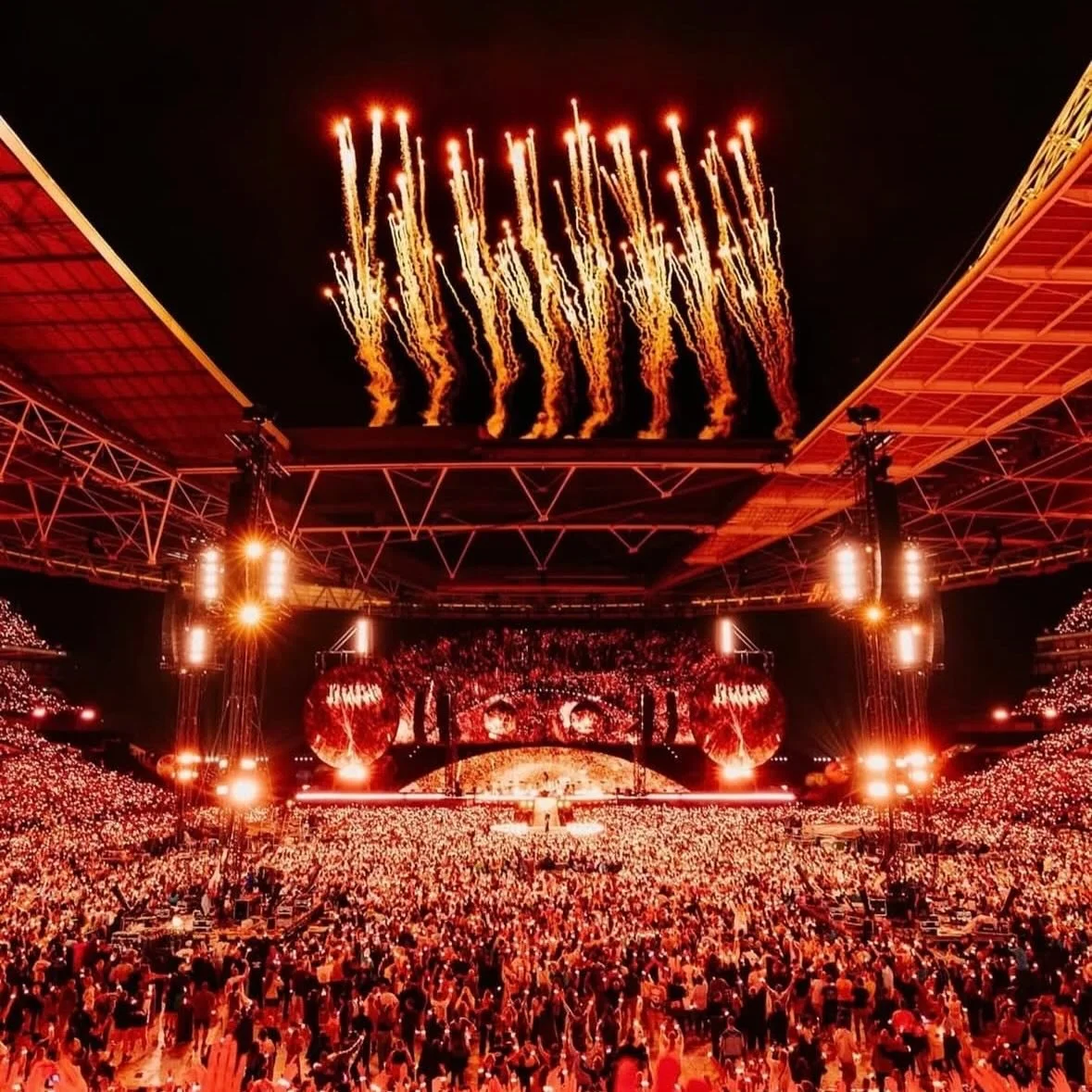 Tonight marks the final run of shows for Coldplay on their world tour.
And what a treat it has been 10 days at Wembley stadium&hellip;. Pure magic like stepping into another universe.

Wishing the band, all our dancers and everyone there tonight the 