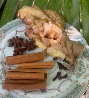especias de jengibre, anis, canela y clavo.