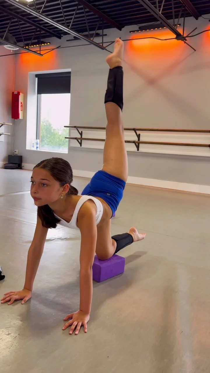 summer training✨
dancer: @simone_dance10
#tdc #thedancecollectivemd #season8 #dance #dancersofinstagram #dancelife #dancereels #tdcmicd #summer #training