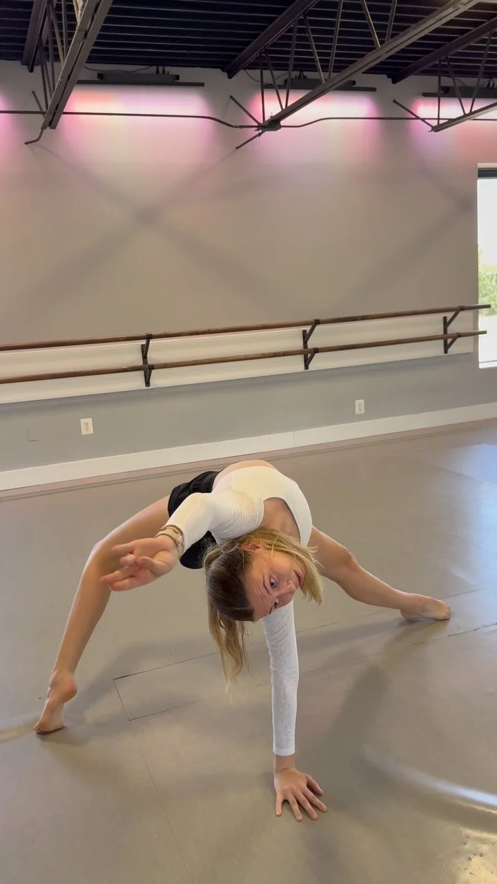 ✨
dancer: @vivicleveland
choreography: @mindysnyder_
#tdc #thedancecollectivemd #season8 #dance #dancersofinstagram #dancelife #dancereels #tdcmicd