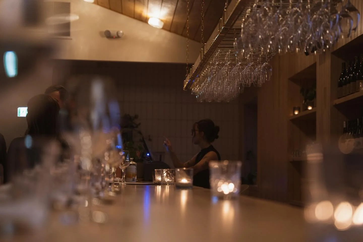 on cherche un(e) g&eacute;rant(e) au service 💫 

mercredi au dimanche 
connaissances en vin requises
amour des gens et de la bonne bouffe 
rapide et organis&eacute;(e) 
disponible de jour et de soir 
capacit&eacute; &agrave; bien communiquer et g&ea