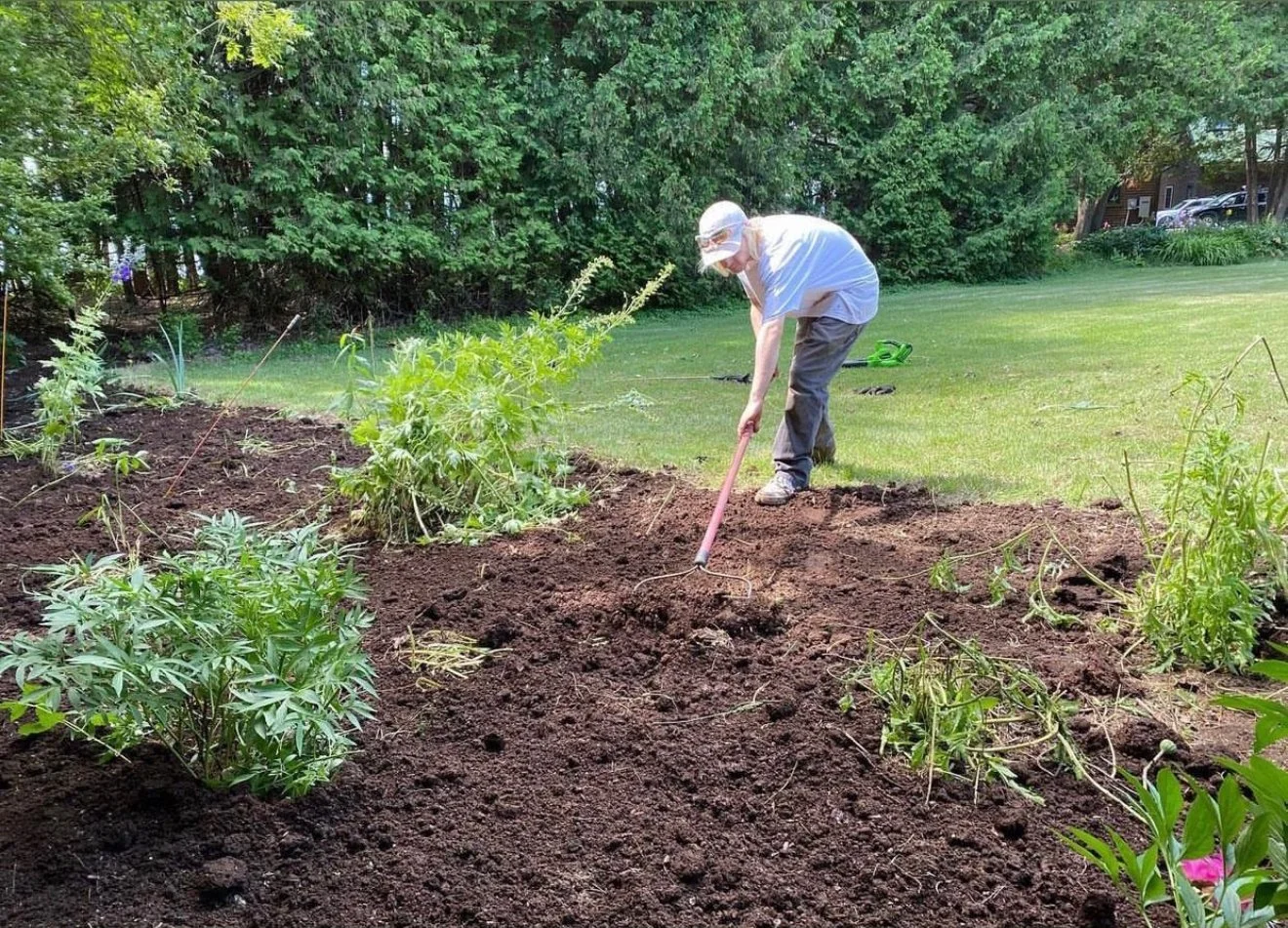 Hoffmann Landscaping_Hoffman Landscaping_Lawn & Garden Care 7.jpg