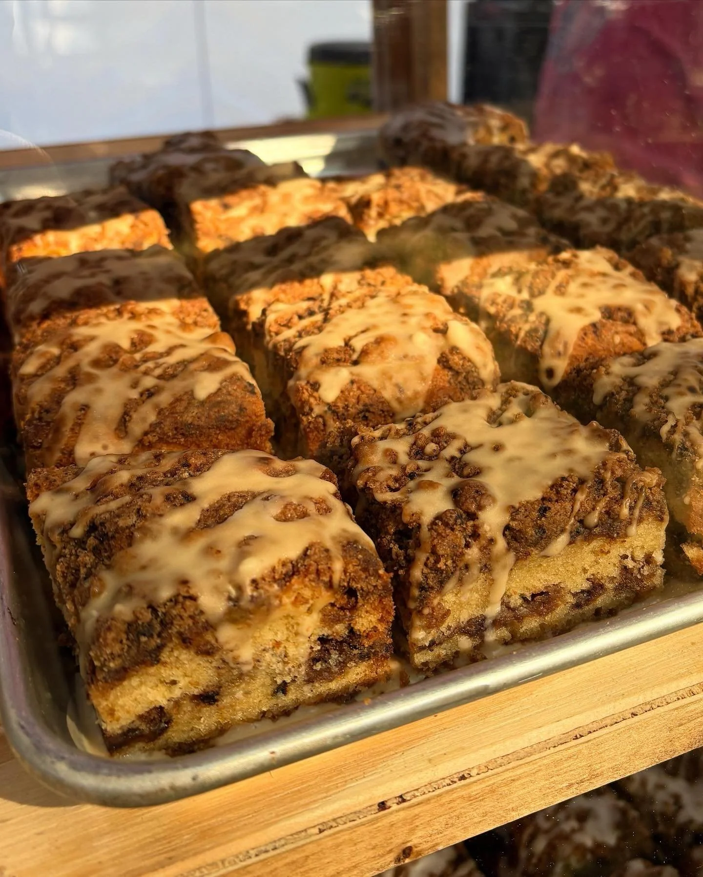 I&rsquo;m caving&hellip;pumpkin is here! Spiced pumpkin coffee cake plus a maple glaze or a Pumpkin Head coffee/chai special: house made spiced pumpkin syrup made with whole spices and real pumpkin 🎃 Two chances to stop by our tent this weekend as w