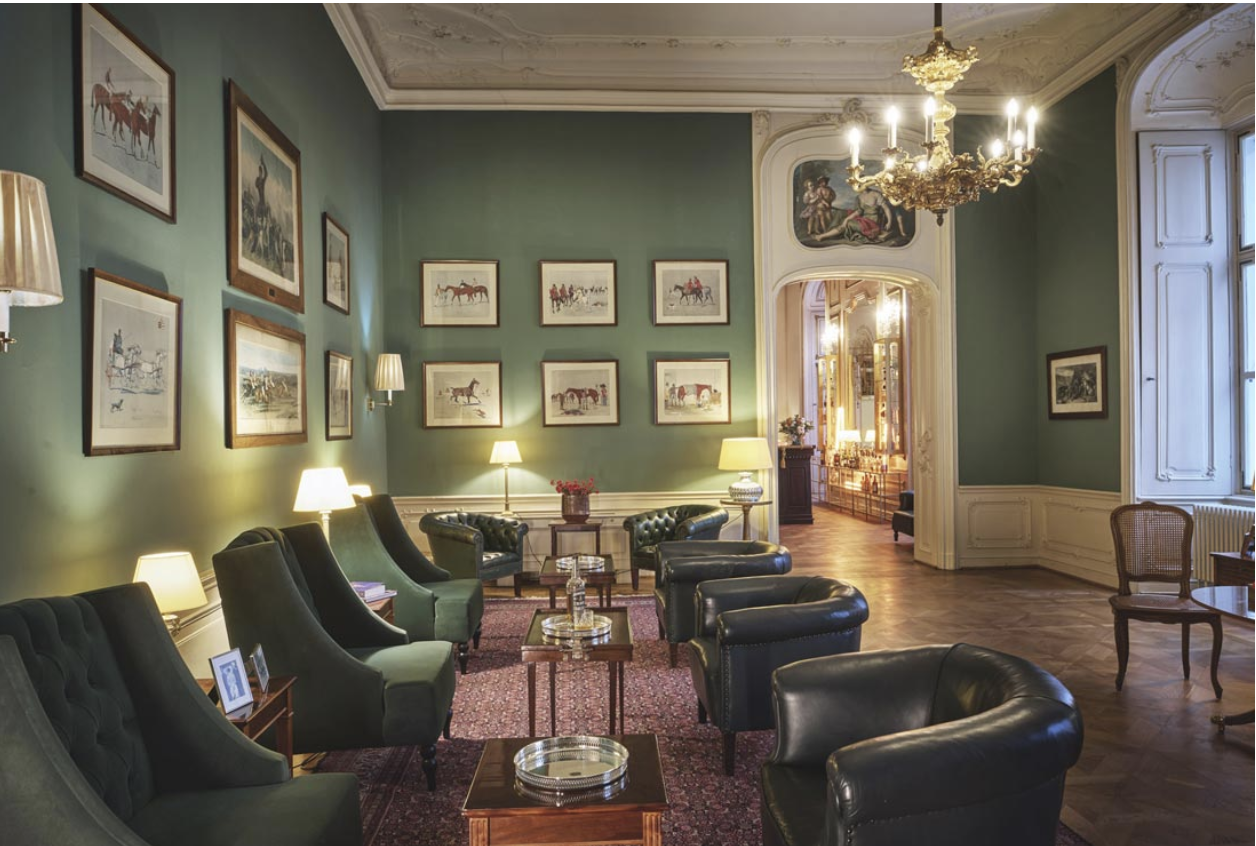 Green Lounge Bar Area.png