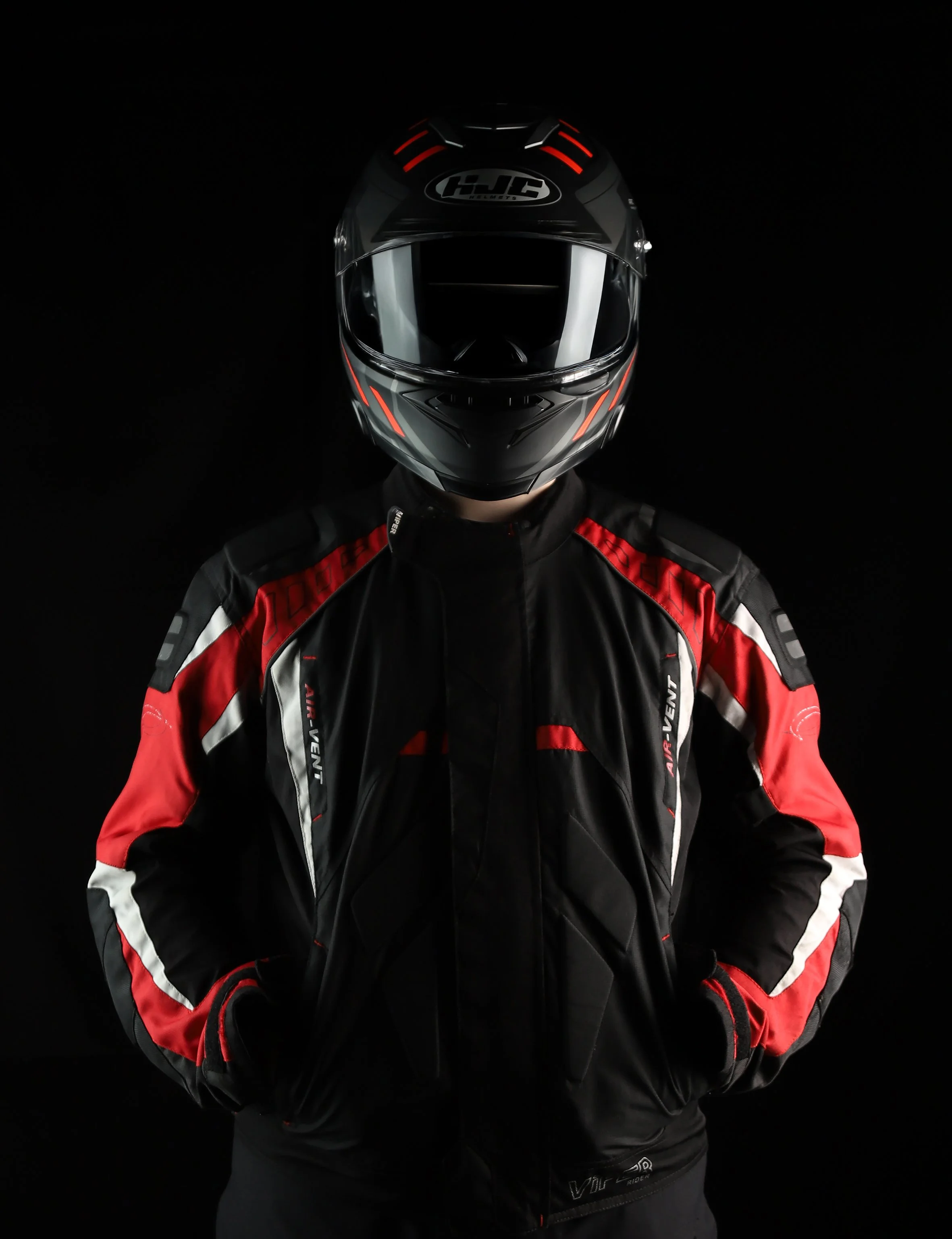 Holly is a conceptual documentary photographer who focuses on the theory behind the images. She works in both the studio and out to capture images that tell a story.