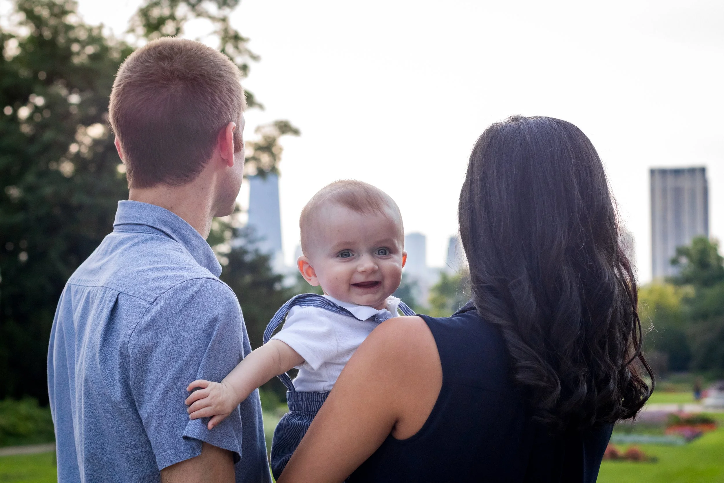 Family taking in Chicago Skyline in Lincoln Park