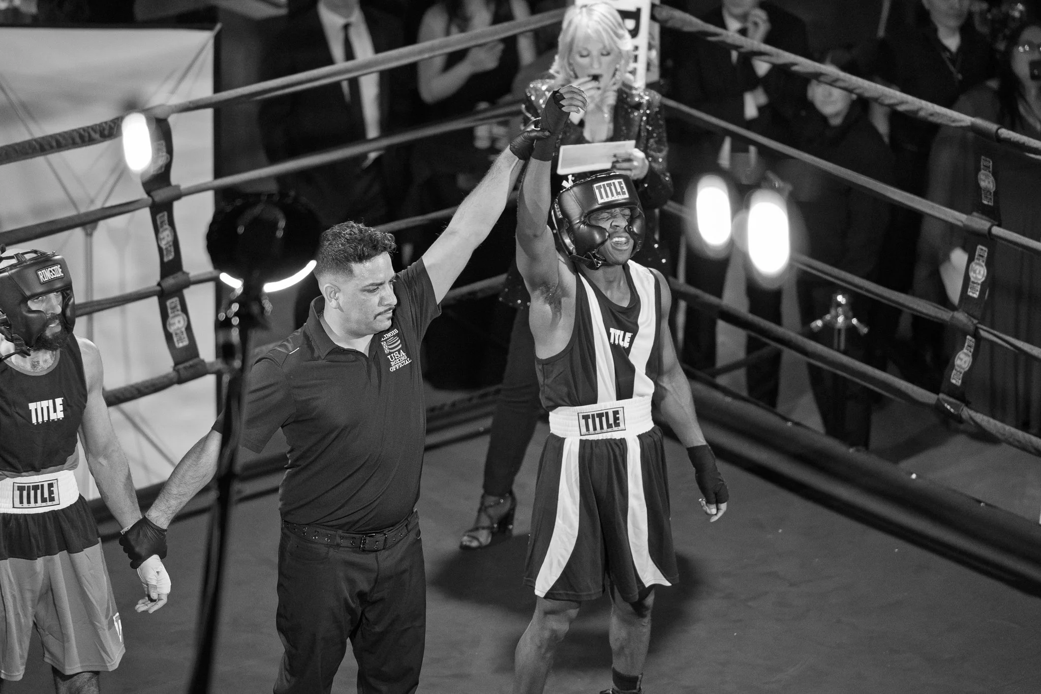 Chicago Riverwalk Family Portraits-23.jpg