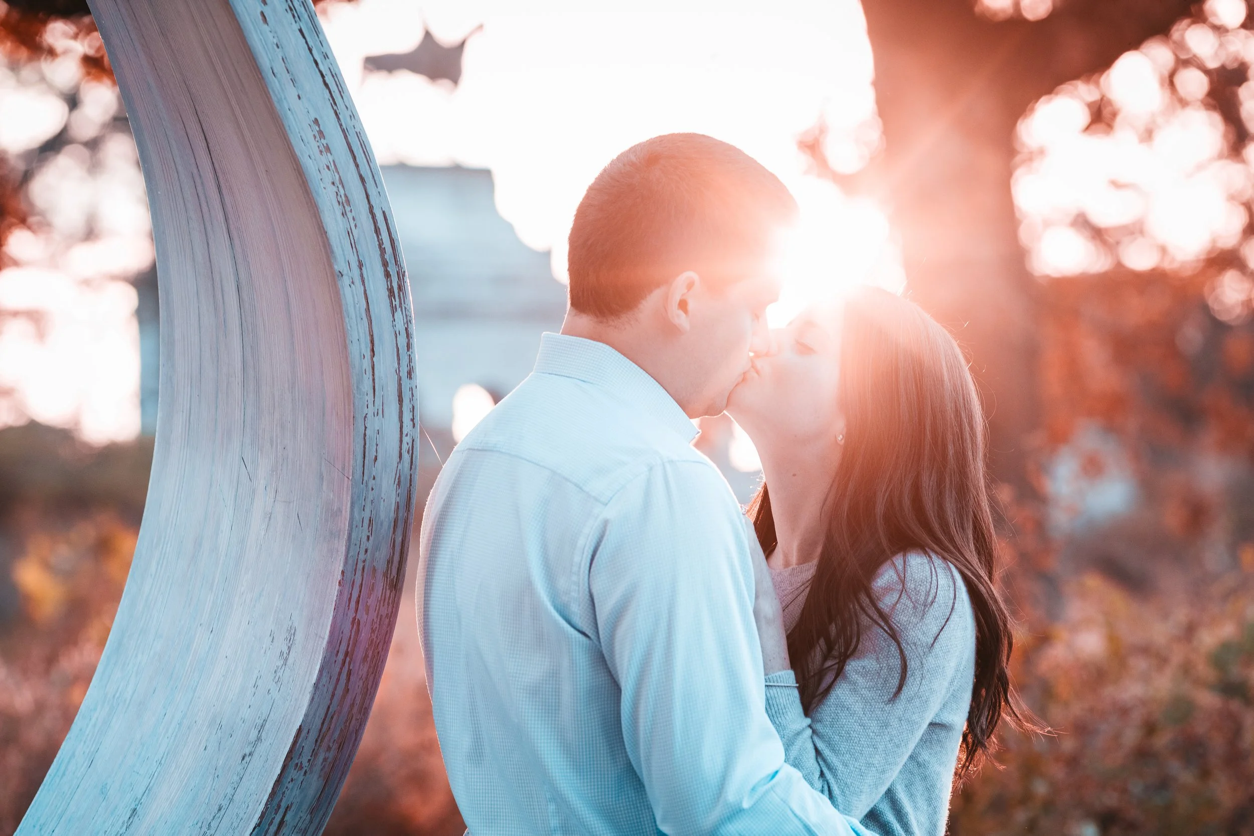 Couple kisses under the sun in Lincoln Park