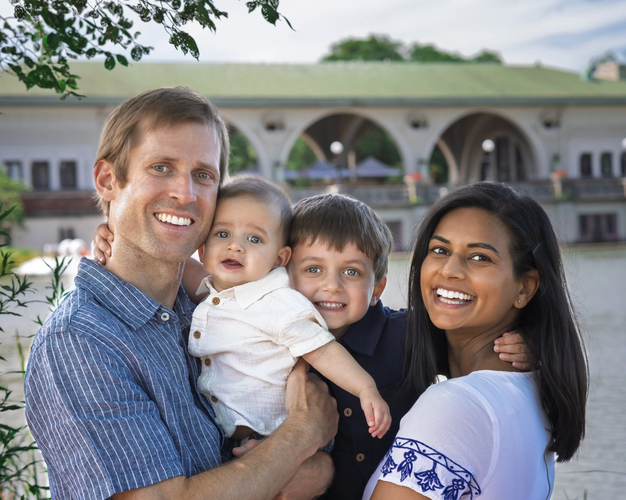 Beautiful family in Humbolt Park Chicago -5.jpg