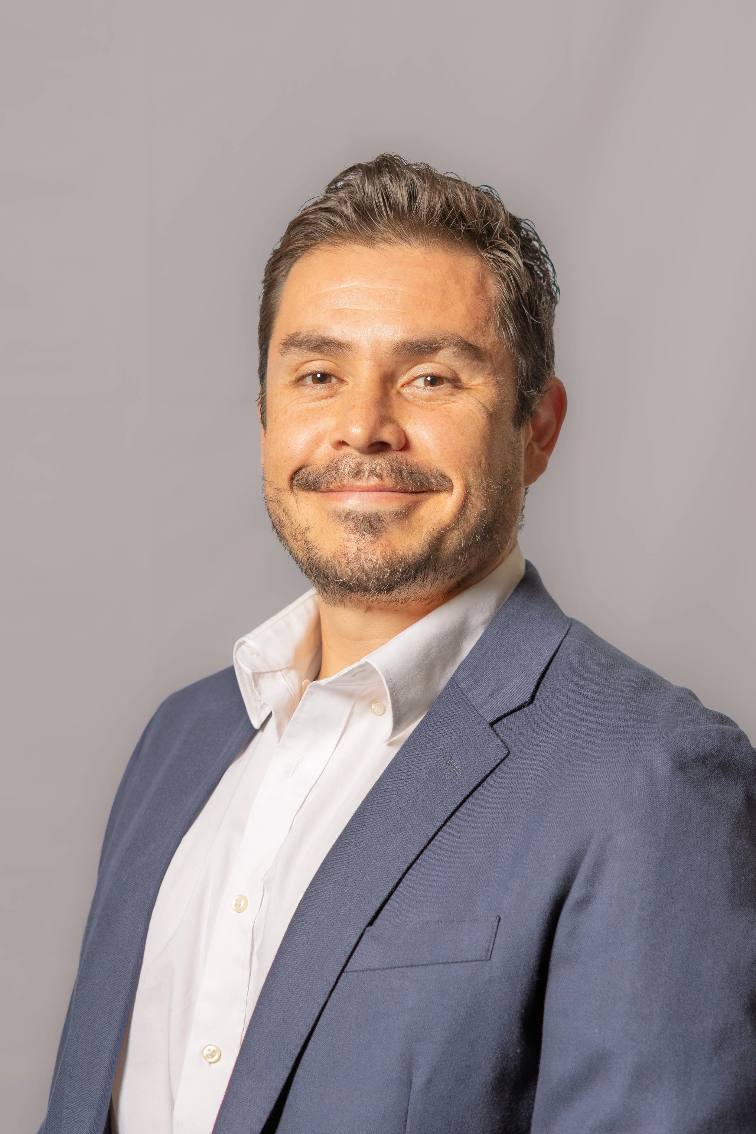Edward Jones professional headshot in Chicago, IL