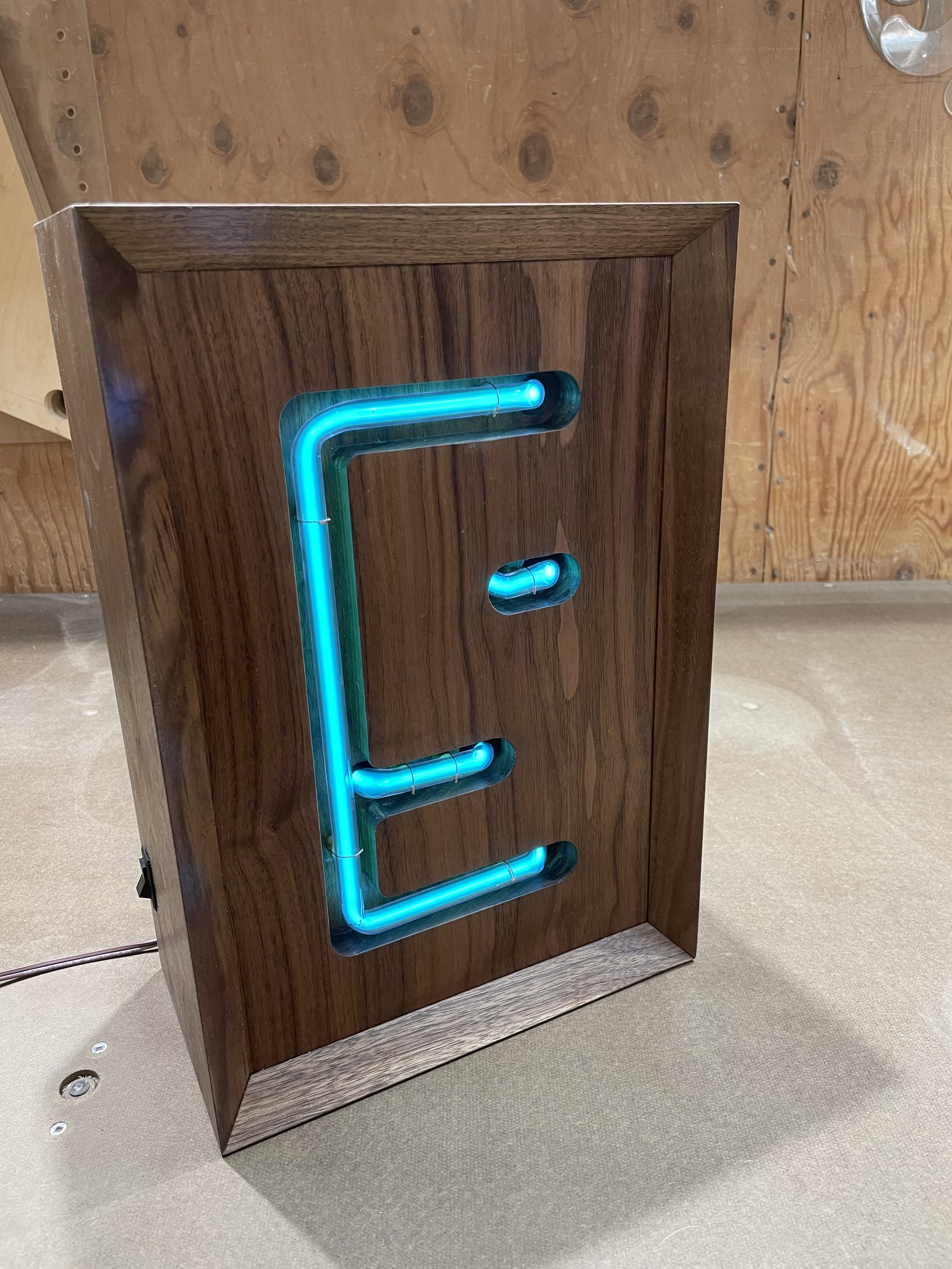 Walnut, Glass, Argon