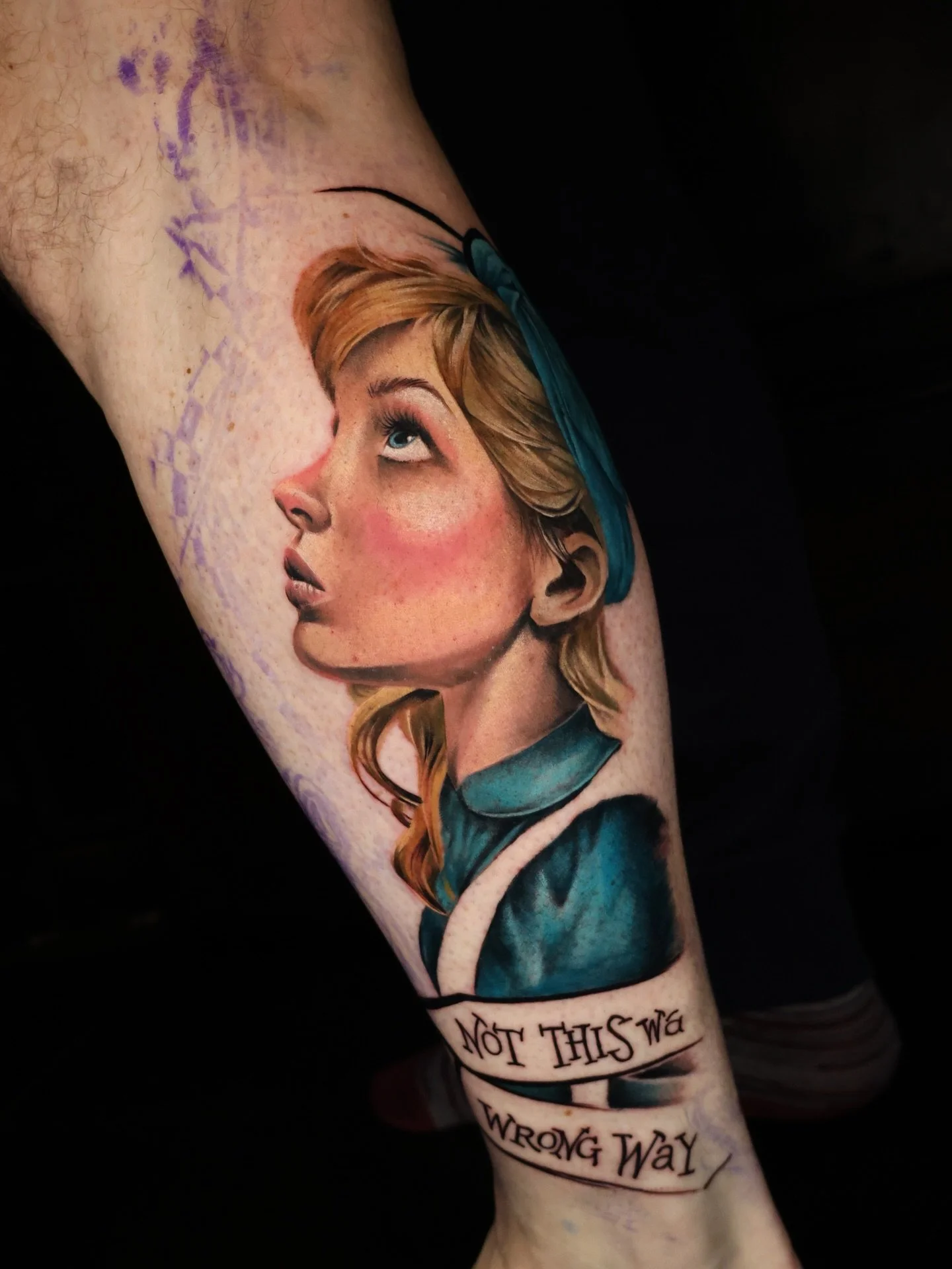 Made a decent start to this Alice in wonderland leg wrap ☺️ looking forward to carrying this on in the new year!

Proudly sponsored by:

@yayofamilia #yayofamilia
@mothtattoosupplies #mothtattoosupplies
@wbjtattoo

#greyherontattoostudio @grey.heron.