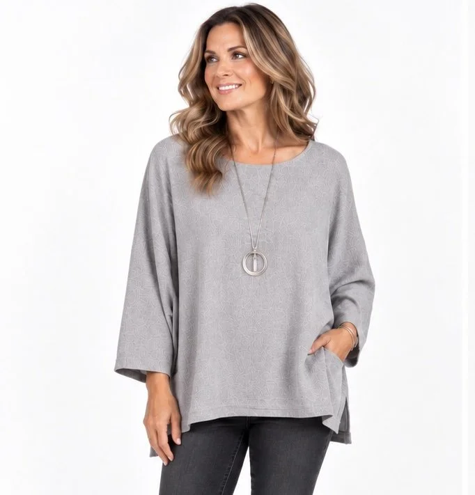 Eternelle-Elegant Knit Tunic Top with Pearl Button Back OS
