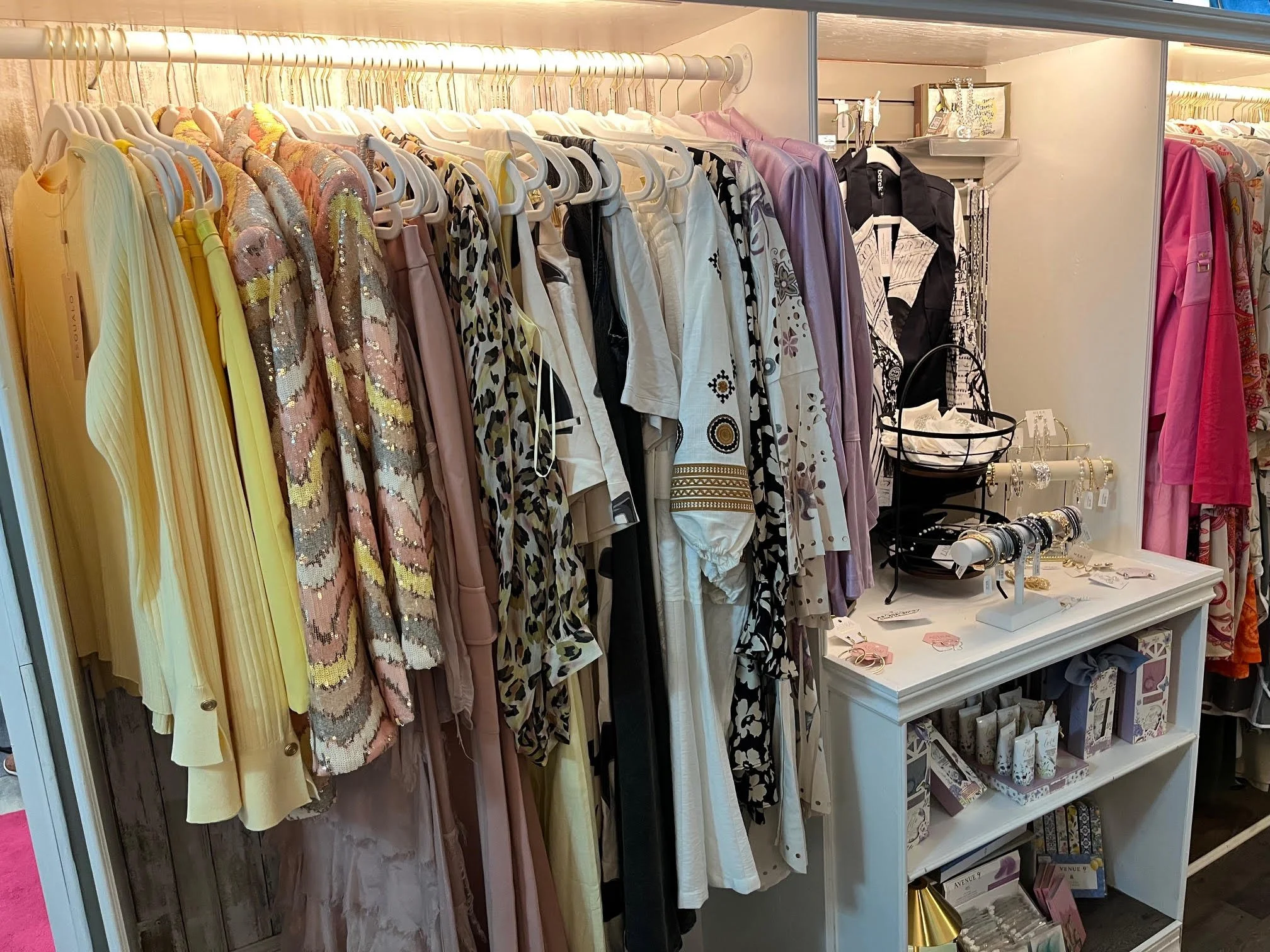 About — Chic Boutique