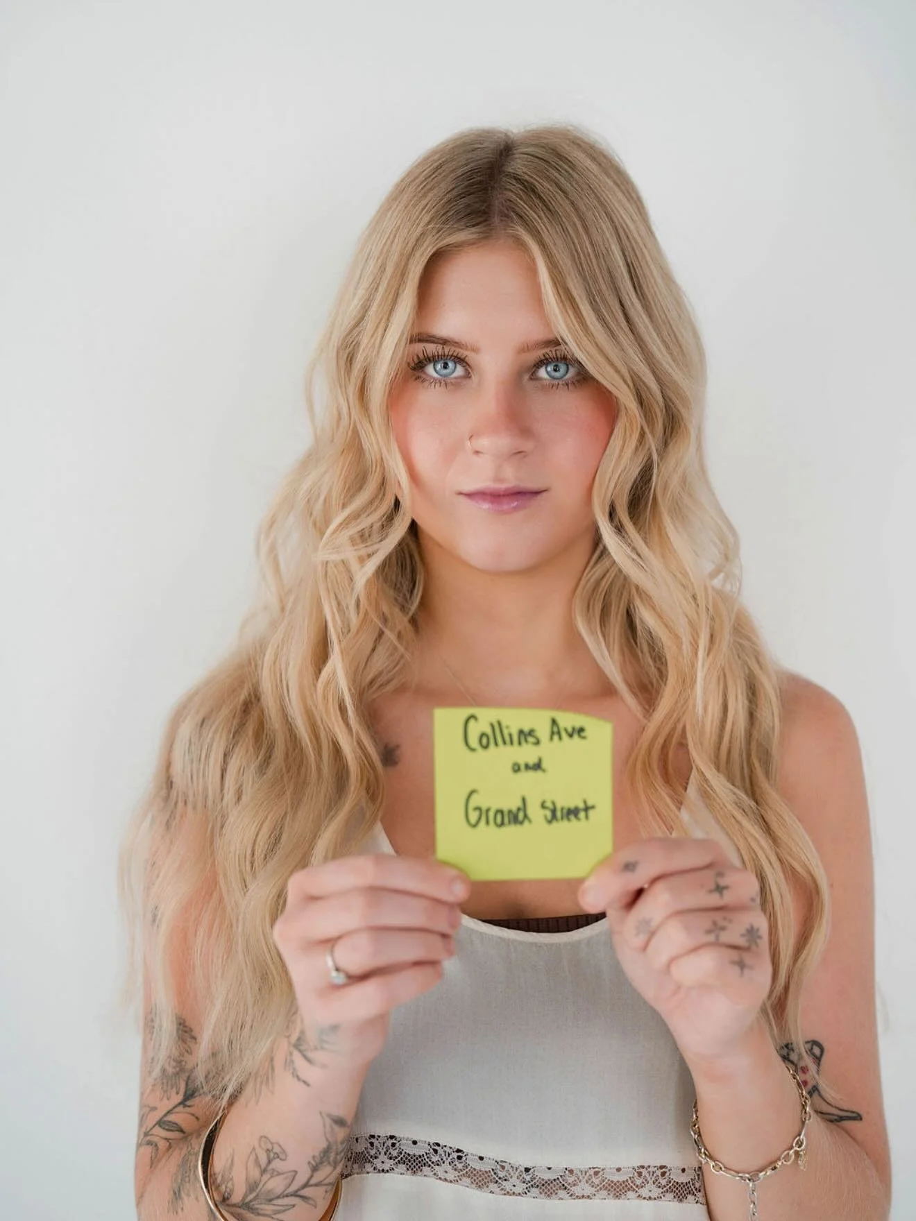 Our Go-To Extension Color Combos 💇&zwj;♀️✨
The secret to this seamless blend? Layering multiple tones for dimension, depth, and that effortlessly natural finish.

By custom layering wefts, we match your undertone and your dream vibe&mdash;no flat, o