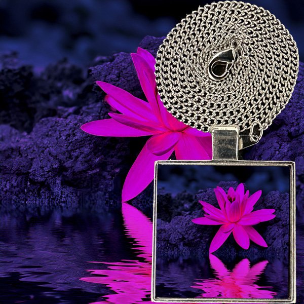 Illuminated Reflecting Necklace