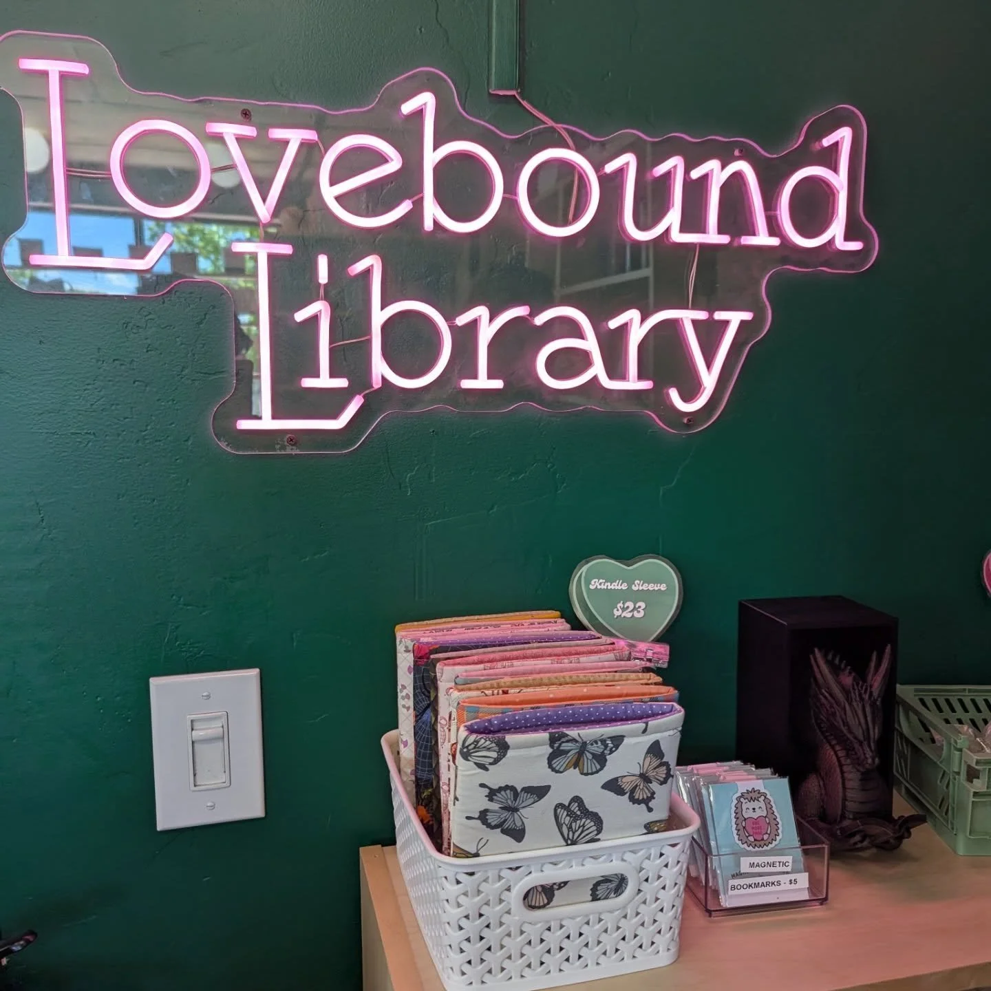Went to check out @loveboundlibrary in SLC yesterday! So cute. And busy! Great to see so many people supporting a local book store. I lingered in the fantasy section... So many books. So little time. 📚