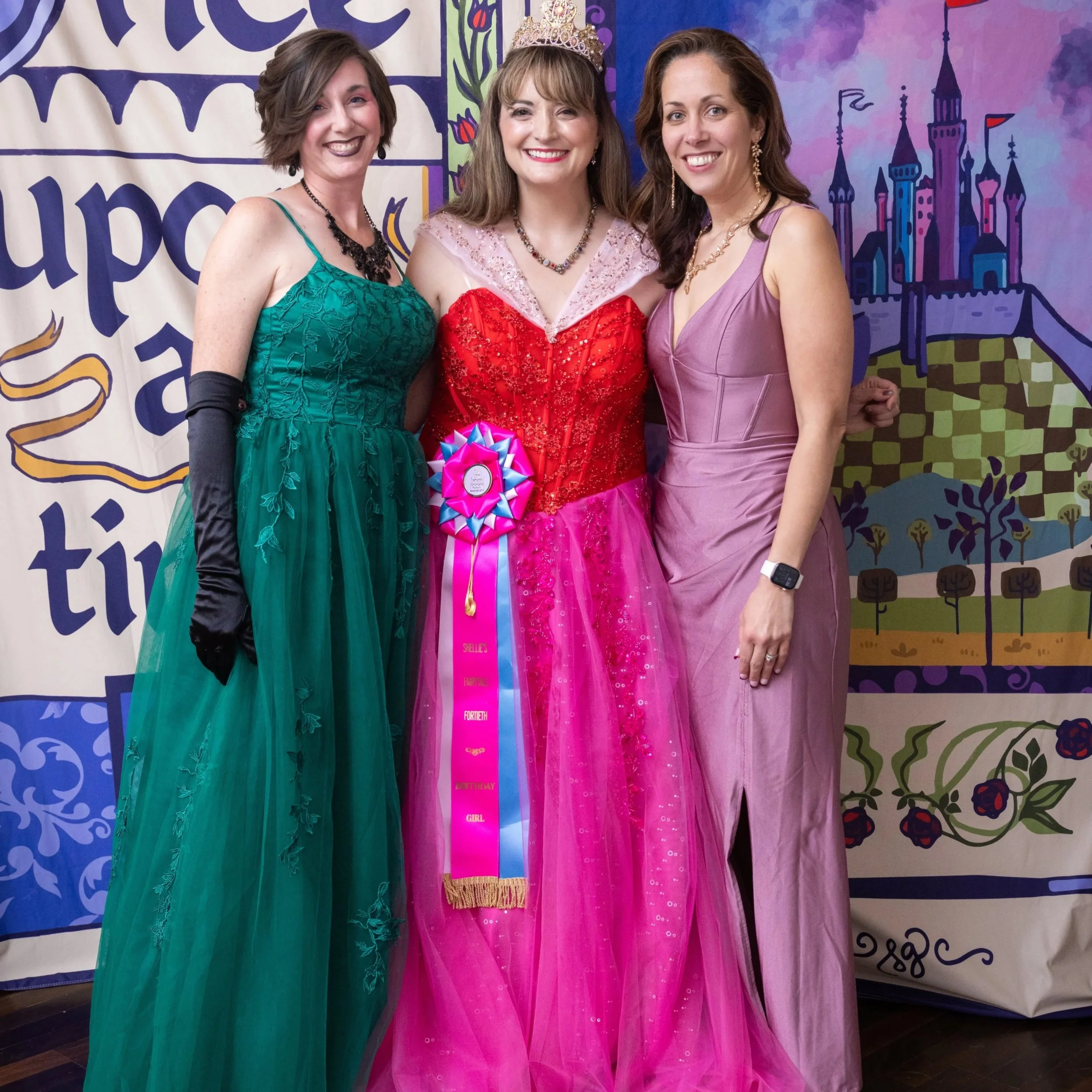 A fairy tale dream come true! My high school bestie threw a fairy tale themed party in Atlanta 😍 And of course on the flight over I had to listen to a retold fairy tale (my favorite genre since I was a kid!) I picked Alix E. Harrow's A Spindle Splin