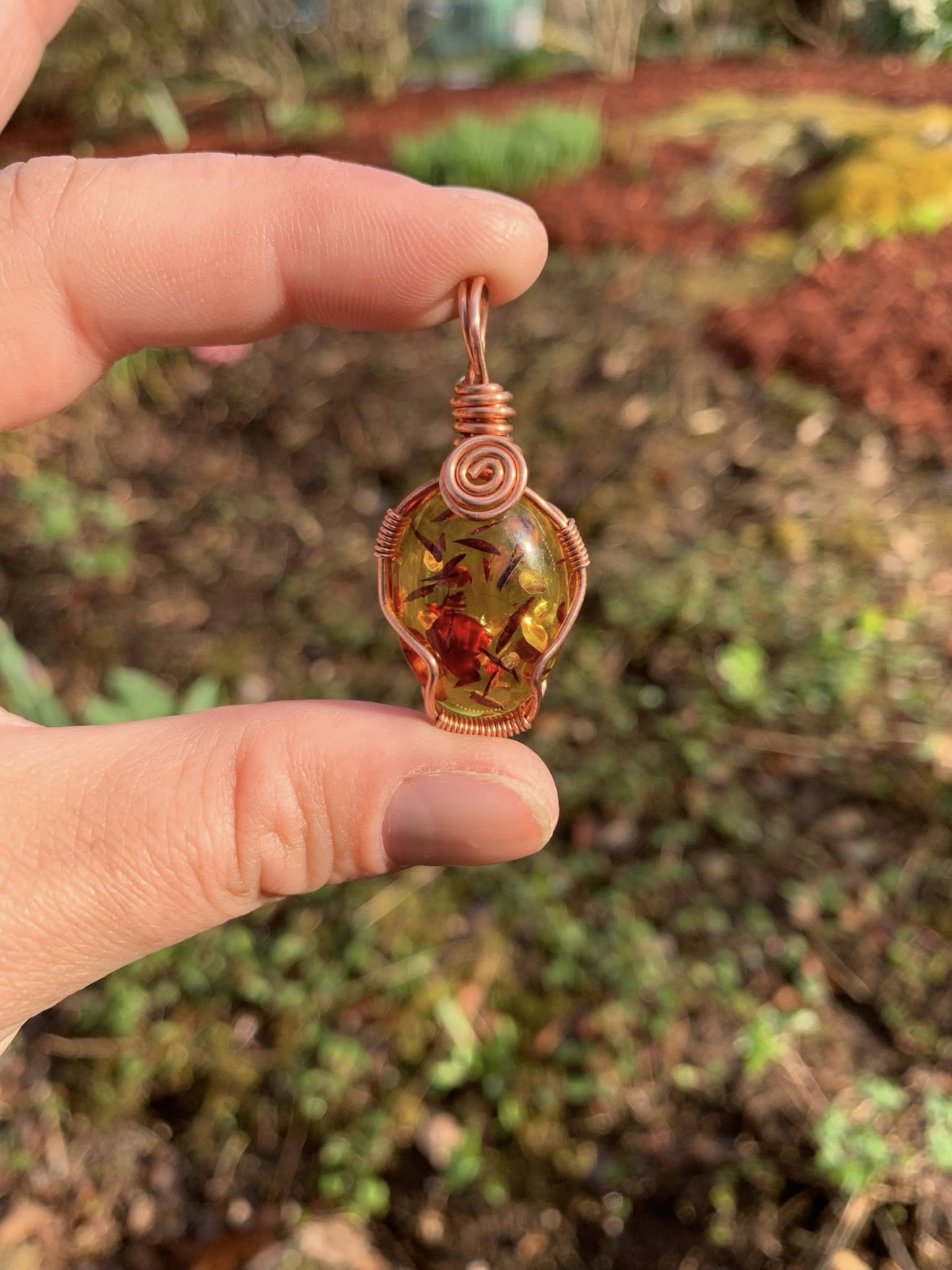 Synthetic Amber Simple Pendant