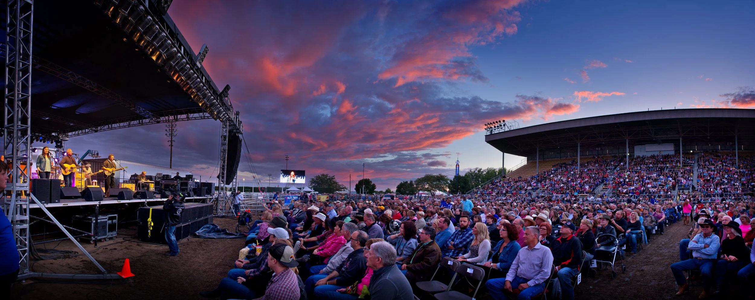 00 1508 VinceGill-Panorama1sm.jpg