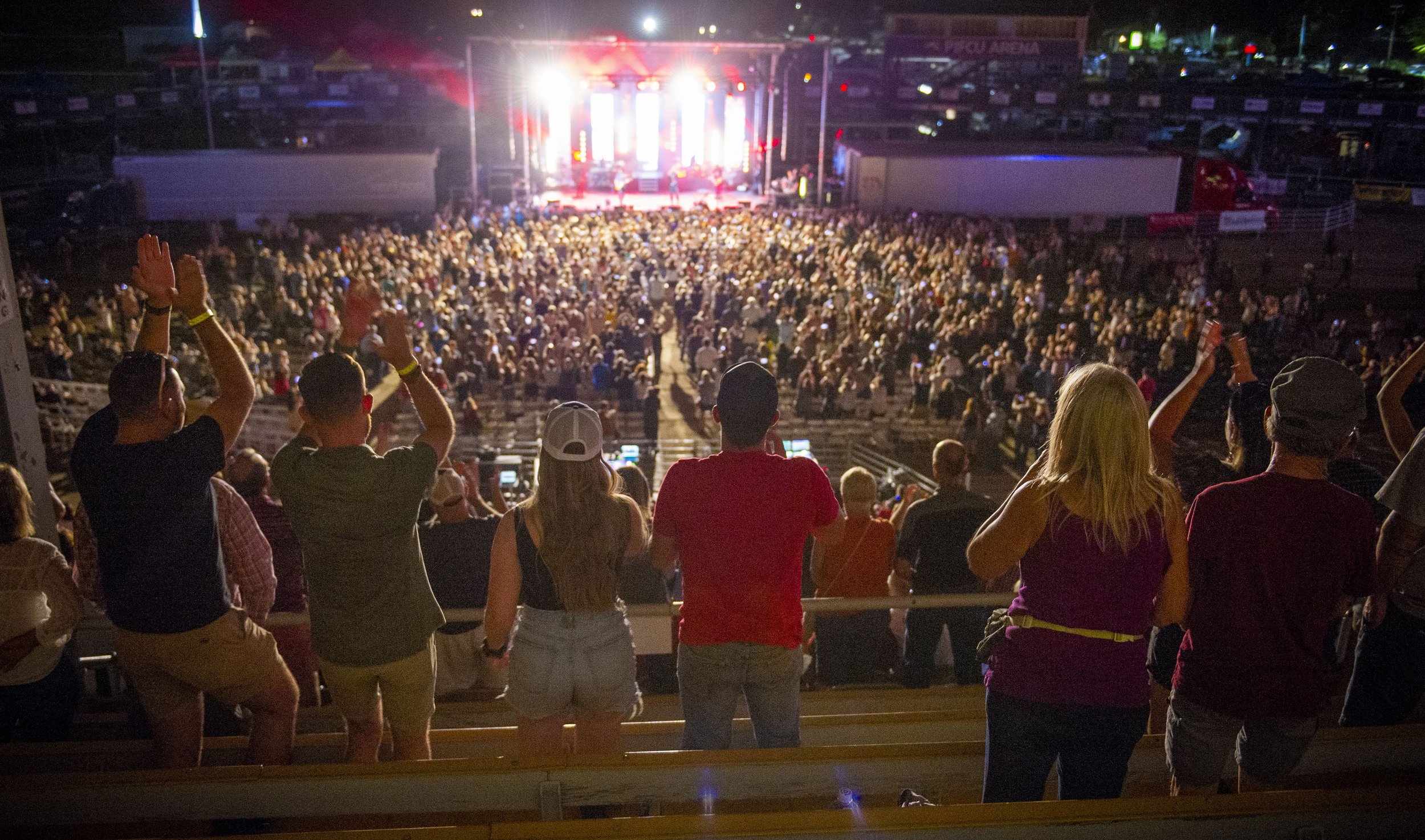 12 220902_wub_loc_brothersosborne-img075.jpg