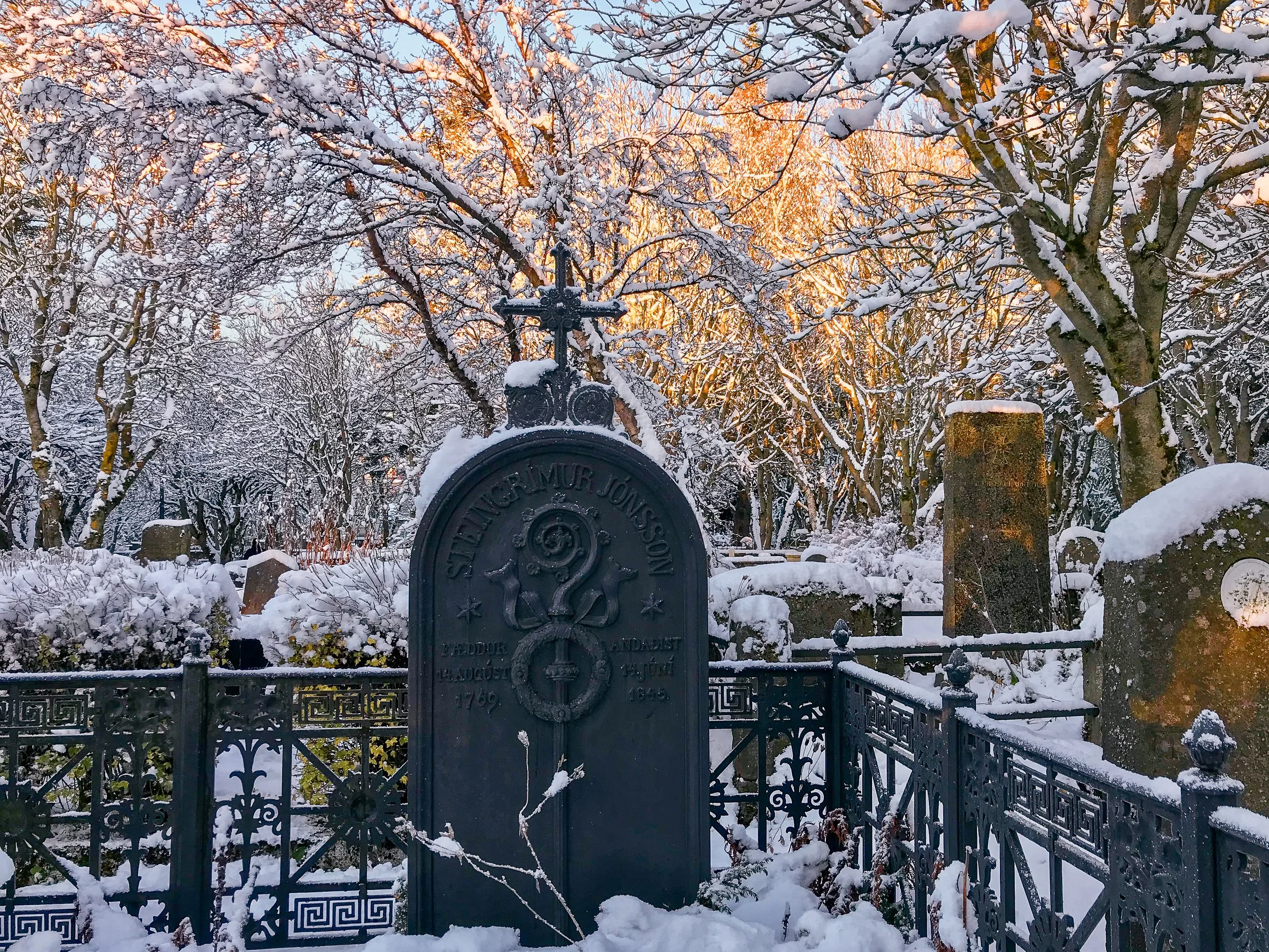 Holavallagardur_Cemetery_-04.jpg