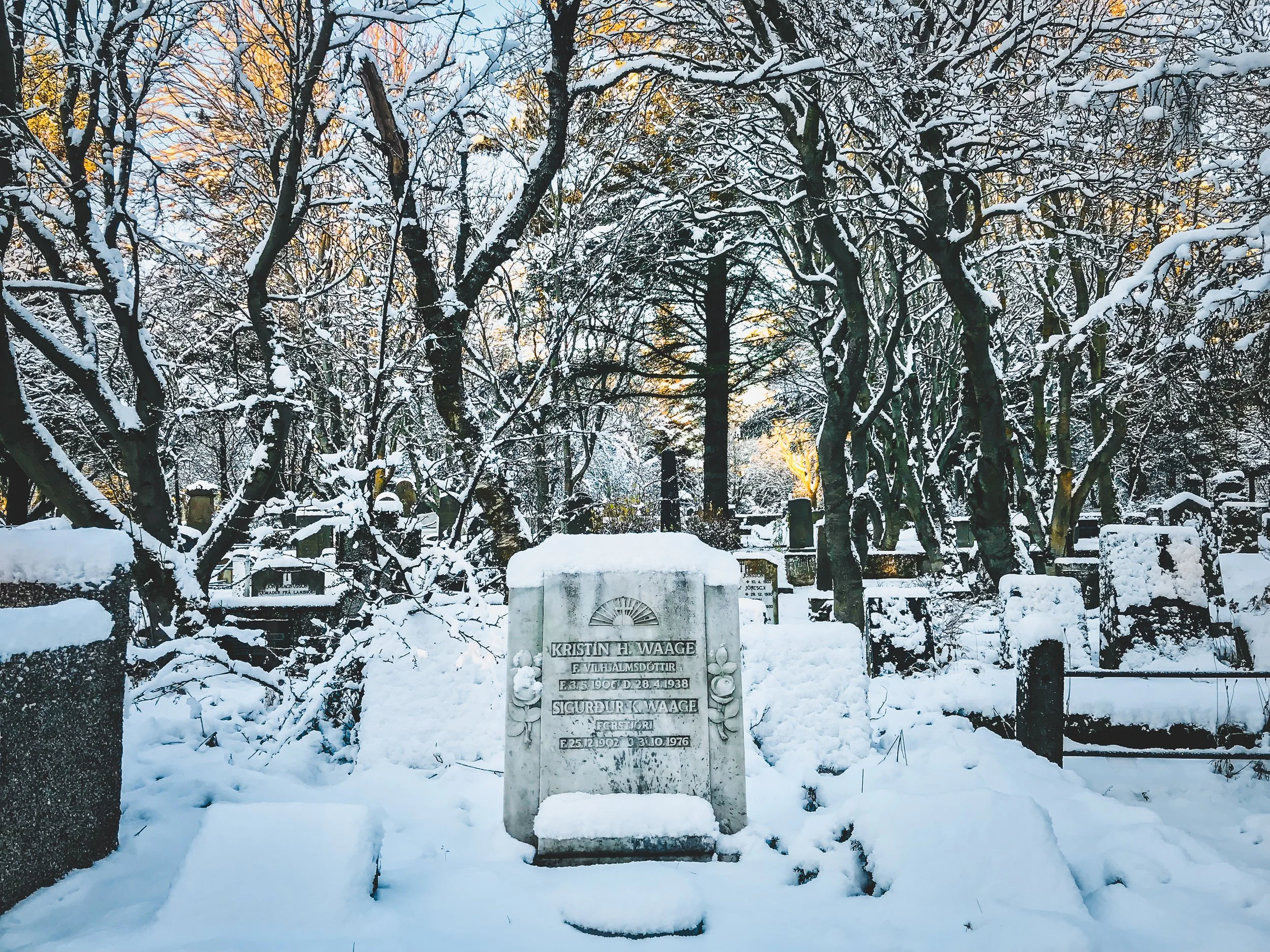 Holavallagardur_Cemetery_-09.jpg