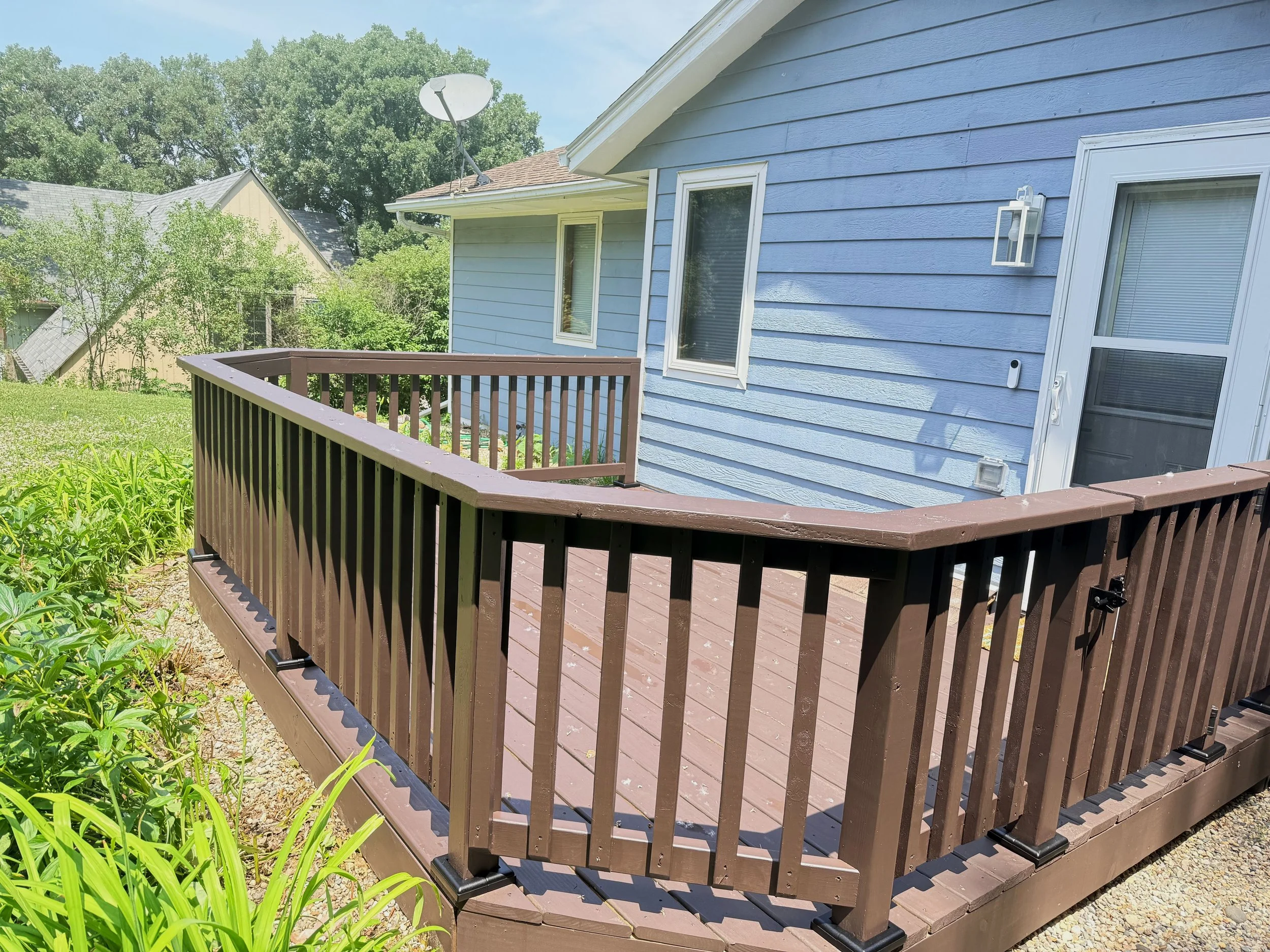 Outdoor deck painting Sioux Falls SD