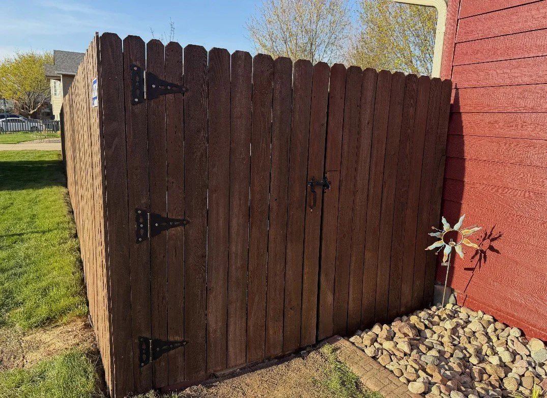 Wood fence painting Sioux Falls SD