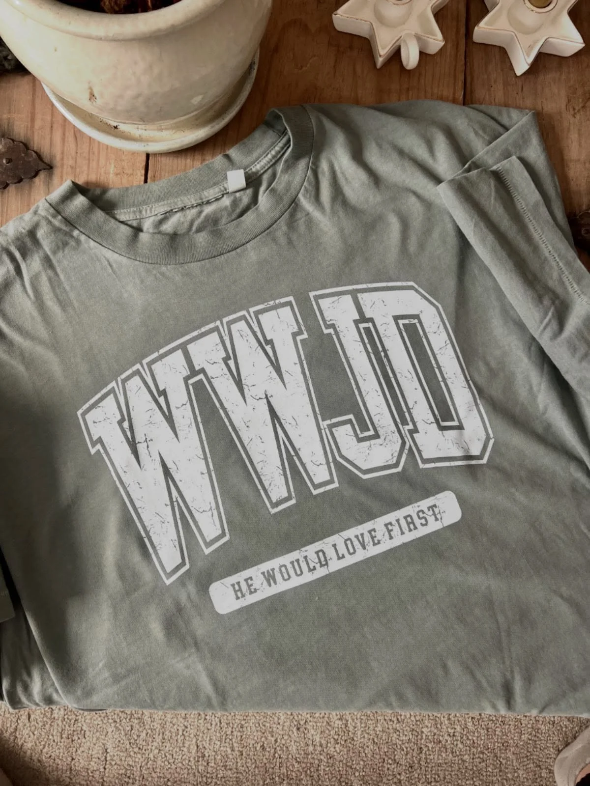 The classics don&rsquo;t fade.
WWJD &mdash; bold, simple, powerful.
Online now. 20% off. Link in bio. 

#WWJD #WhatWouldJesusDo #ChristianApparel #FaithOverFear #WearYourFaith #BelovedCo #FaithFashion #ChristianClothing #JesusSaves #PrayedOverPieces