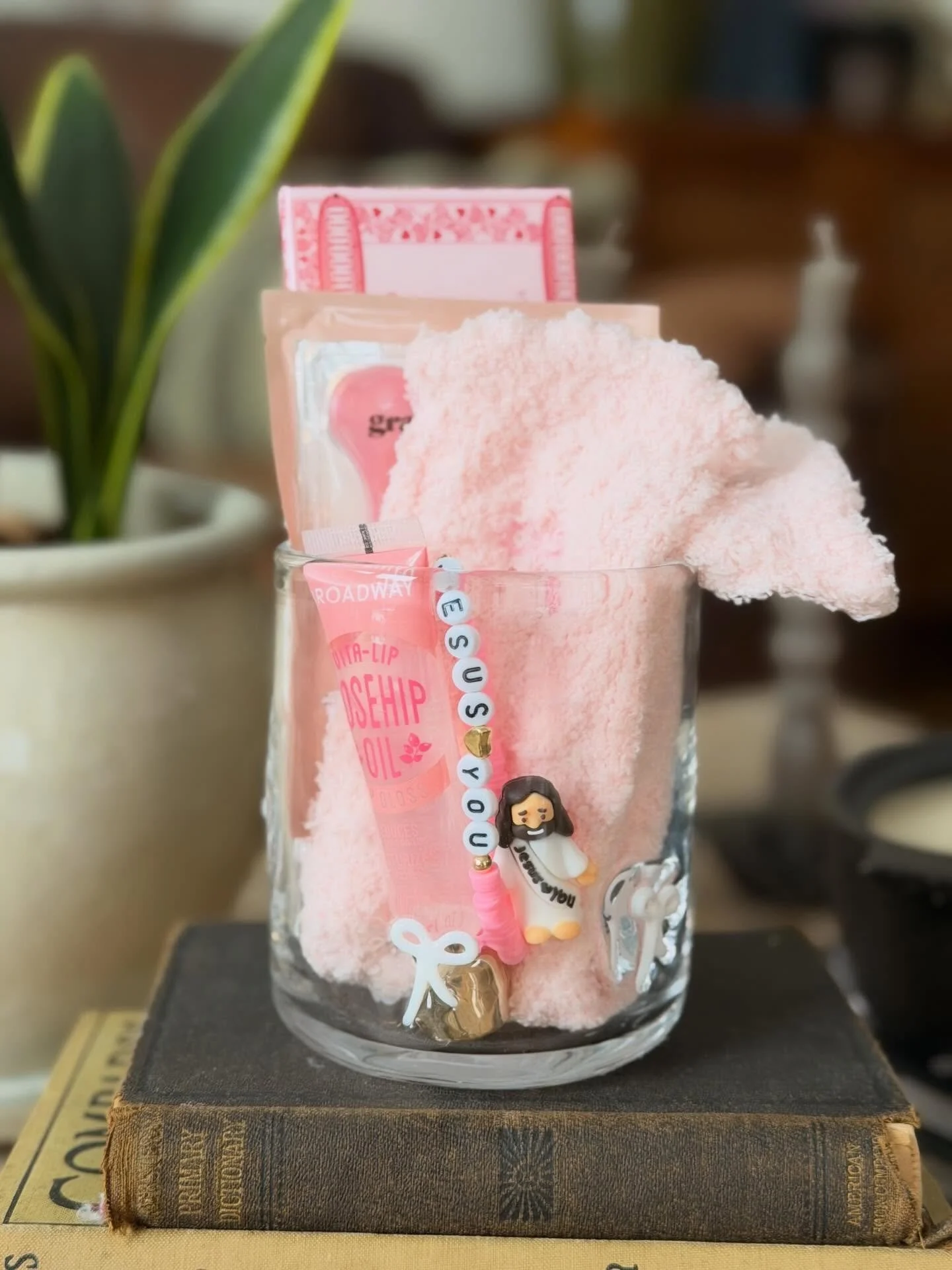 Valentines boxes are ONLINE! 

All the cutest goodies. The viral bow glass 🎀 a delicious chocolate bar, lip glass, Jesus Loves You bracelet and more ✨link in bio! 

The perfect gift for you, your daughter, best friend, or someone special in your lif