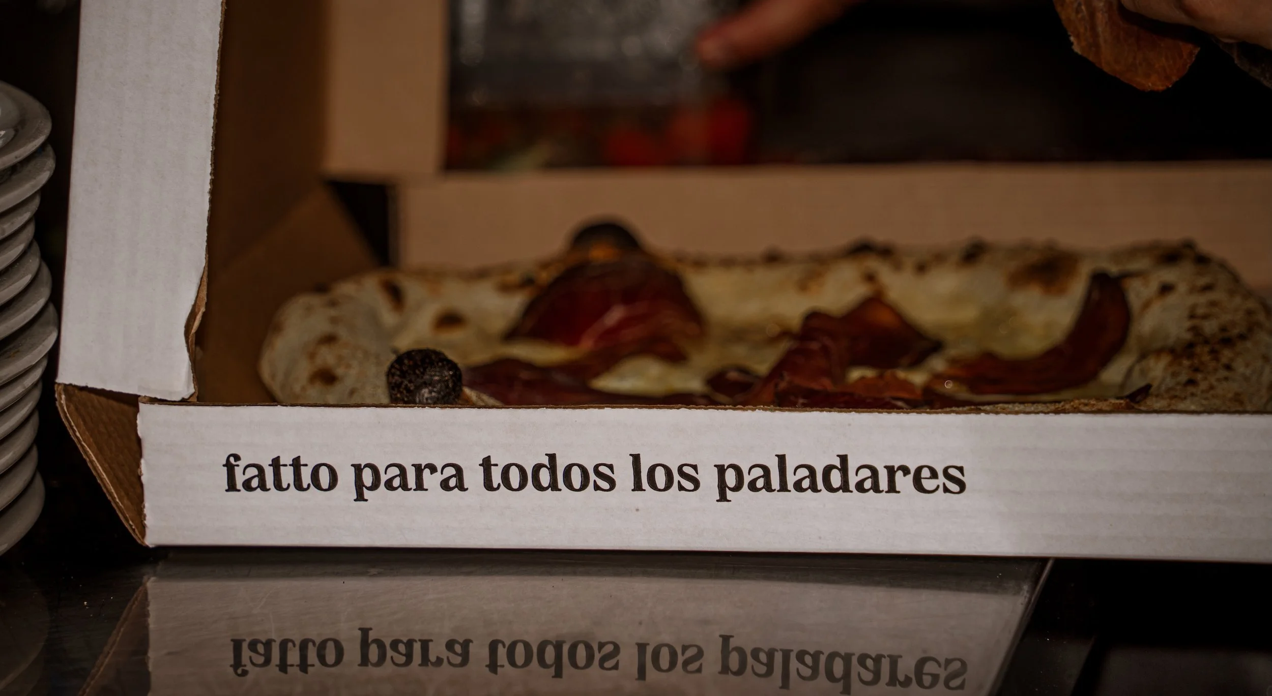 Pizza lista en caja para llevar