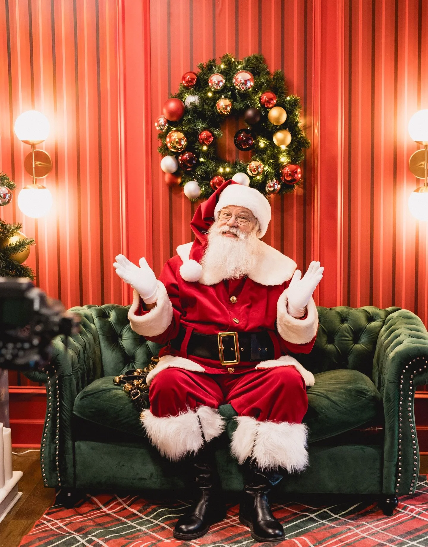 Merry Christmas from all of us at Santa Monica Place 
✨&hearts;️ Thanks for celebrating the season with us!