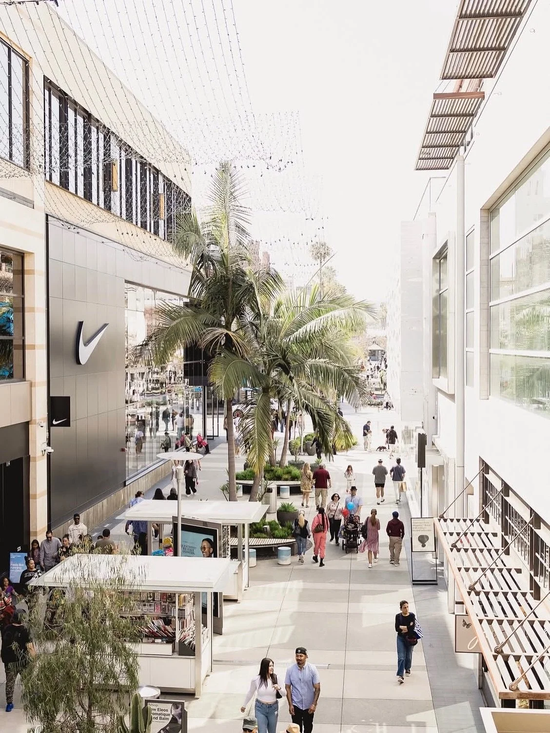 This Memorial Day, Santa Monica Place honors those who gave everything for our freedom. ❤️🤍💙