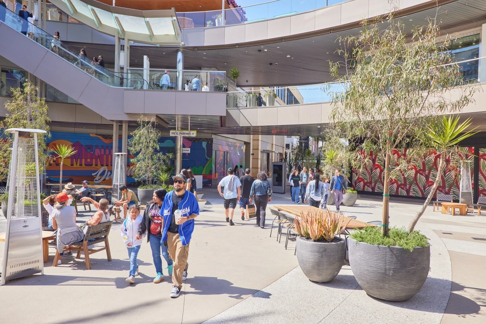 The Westside Watch Party &amp; Fan Fest is almost here! 😎

Join us Friday, June 12 for two live matches on a giant LED screen alongside food and drink vendors, live DJ&rsquo;s, games, giveaways, and more.

Powered by Michelob ULTRA, Stella Artois, N
