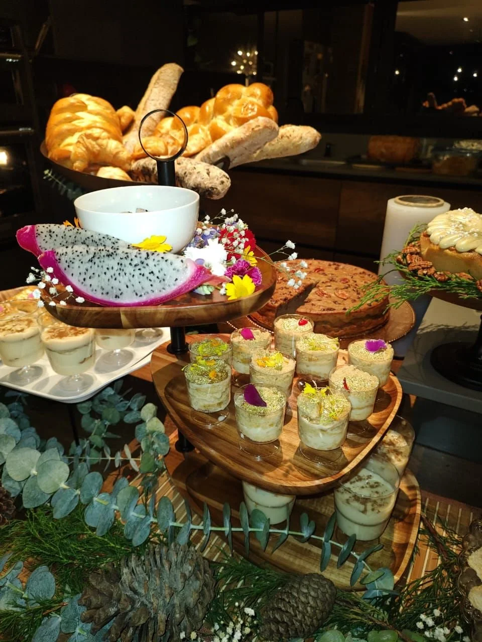 Decoracion de mesa de pasantes para evento en casa