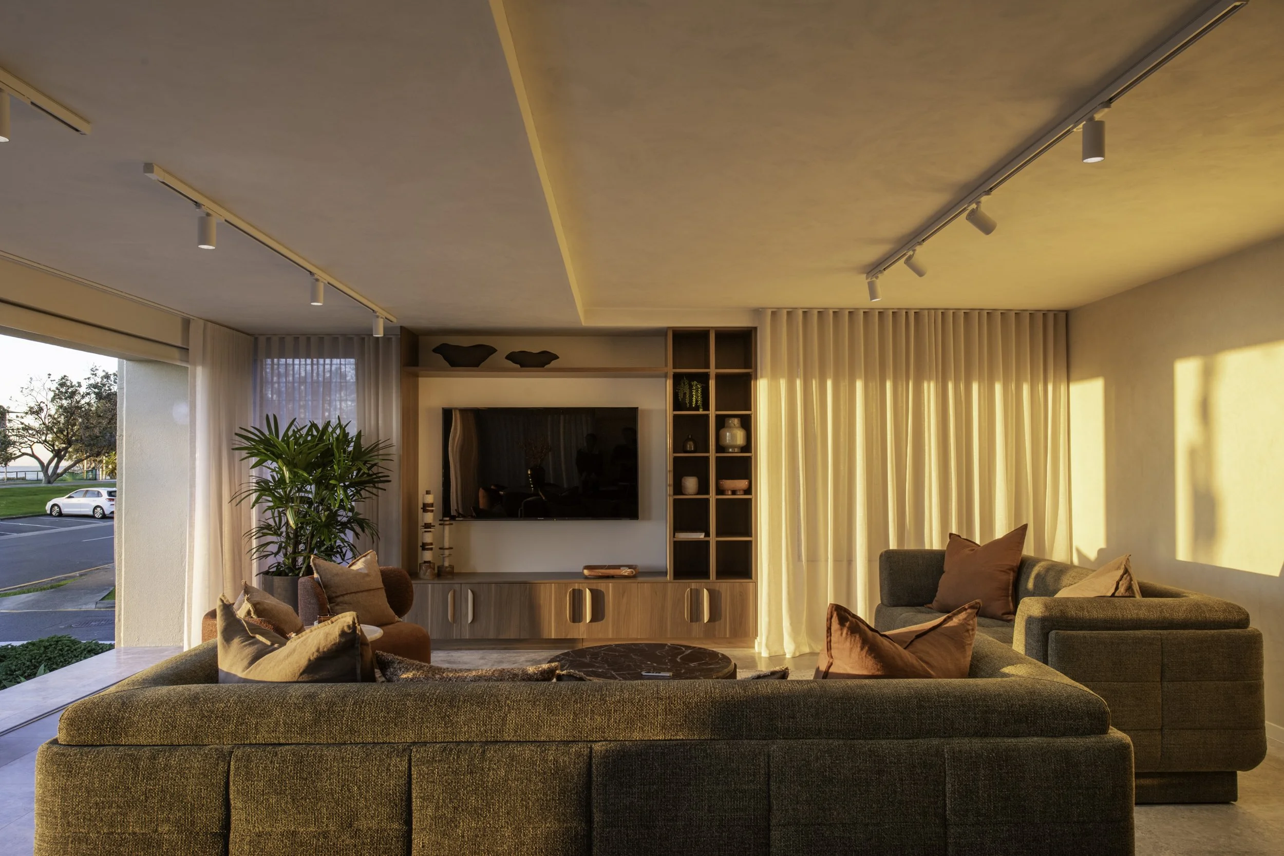 Dankav - Miami Apartment - Living-14.jpg