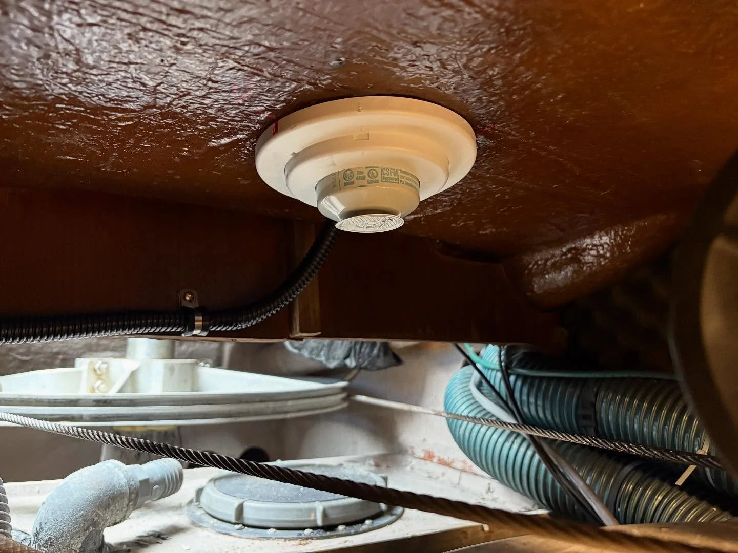 Fire detector install and some electrical troubleshooting on an old sailing school boat I used to sail on. Little nostalgic crawling around in the bilges. Likely more projects to come onboard ☺️
