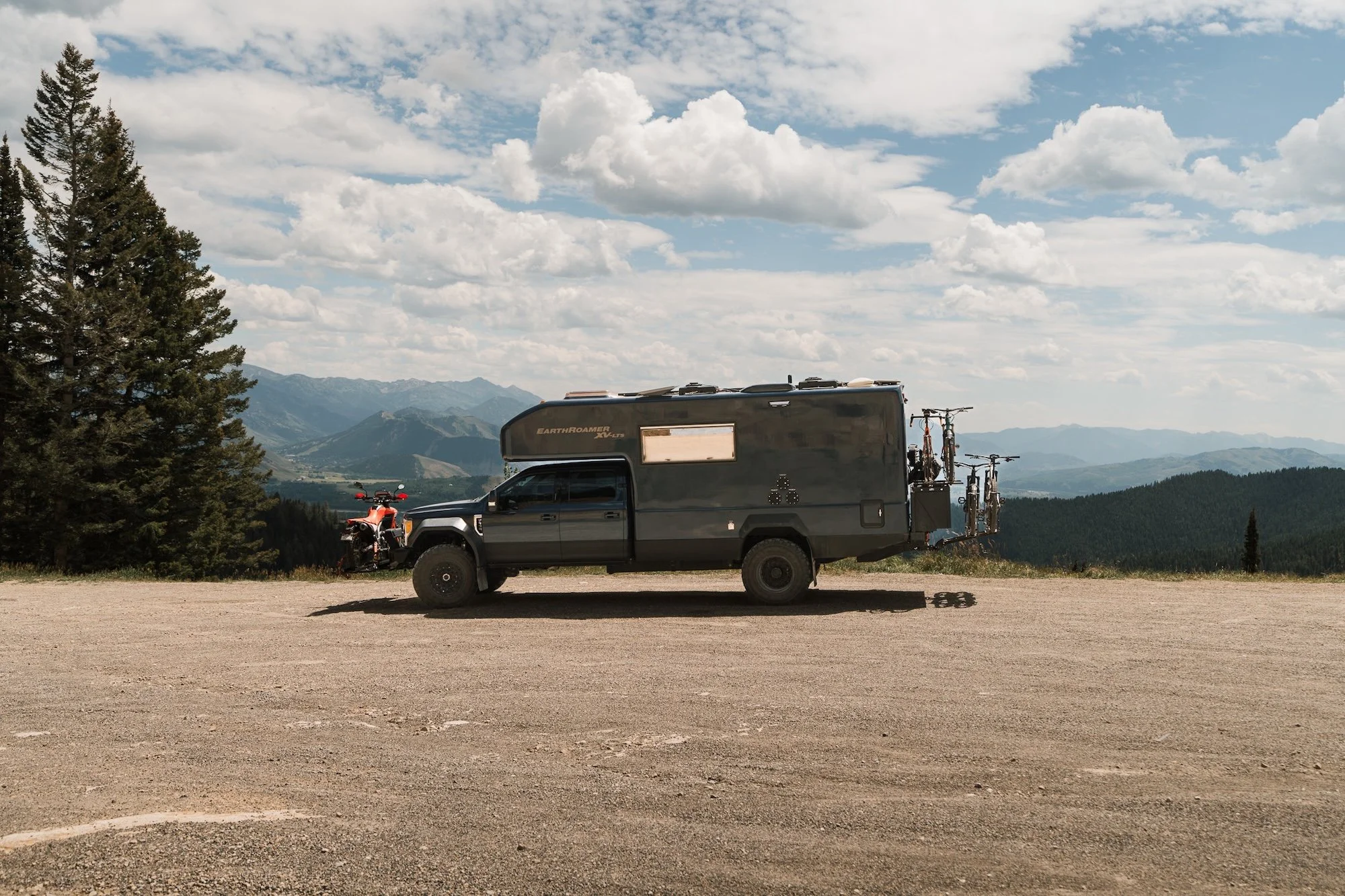EarthRoamer at Jackson pass.jpg