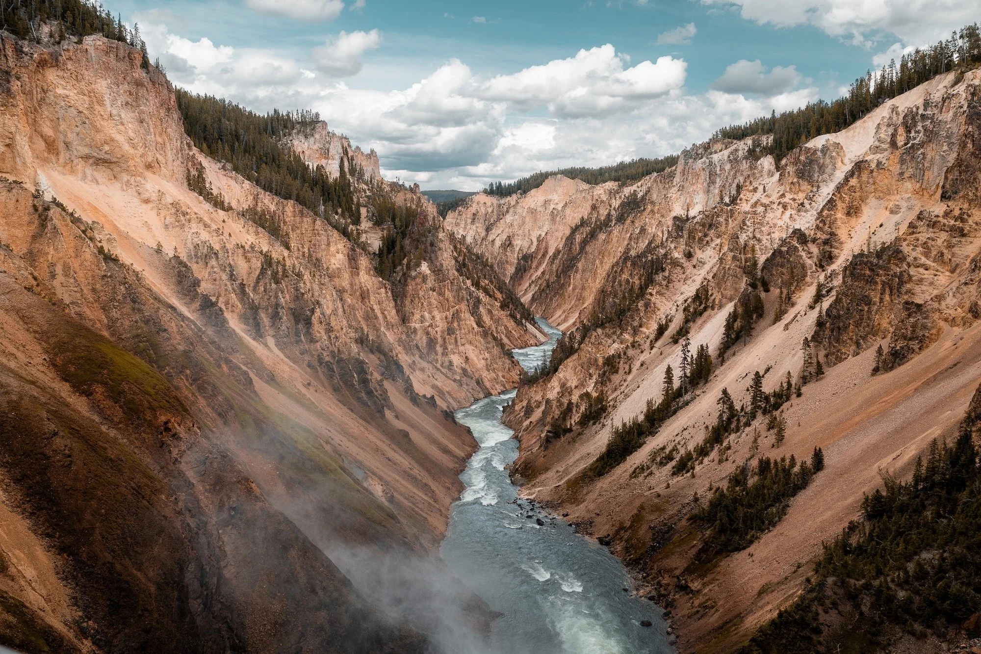 Yellowstone_Waterfall_01.jpg