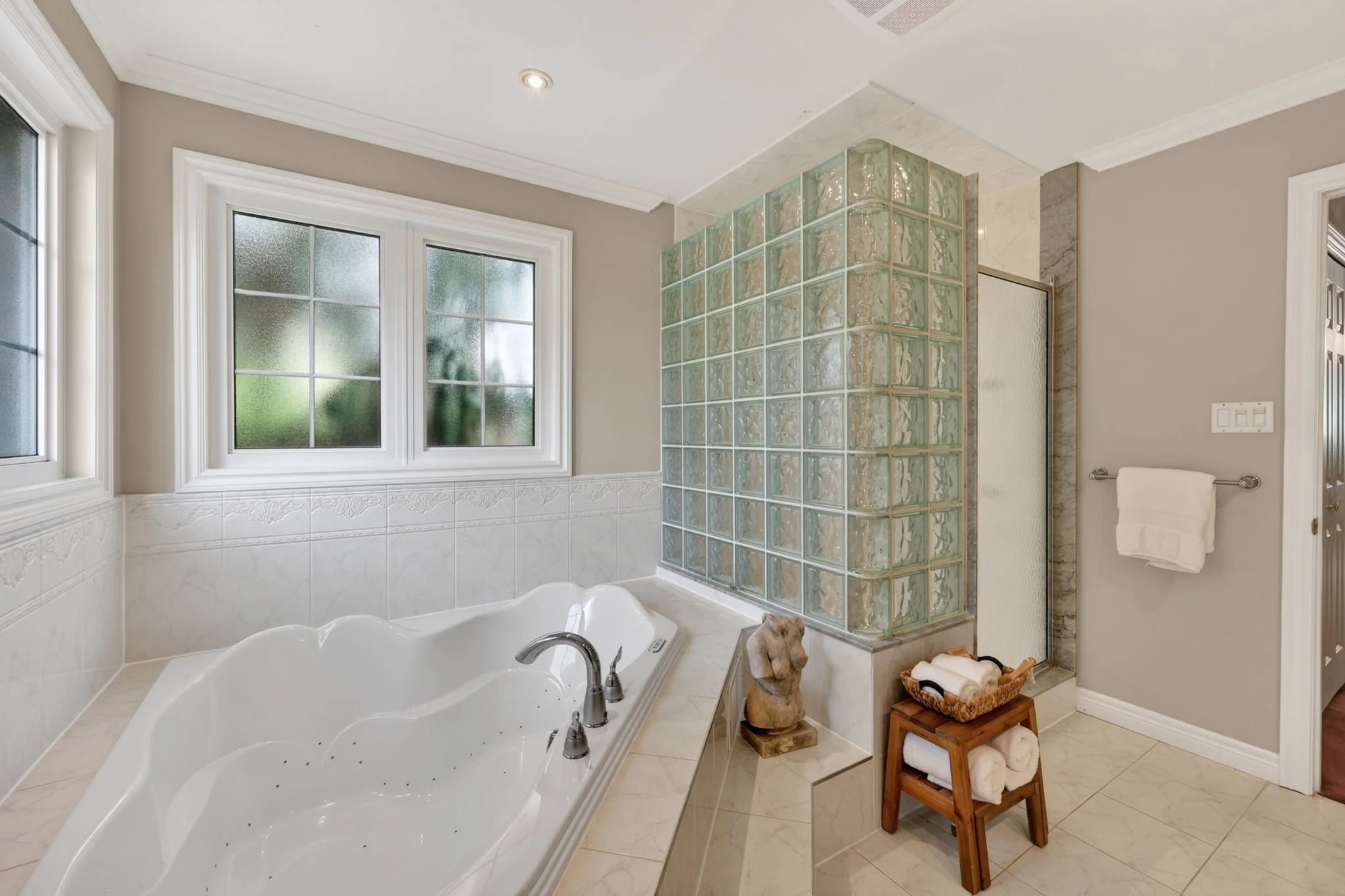 274 Kirby Crescent_141.jpg