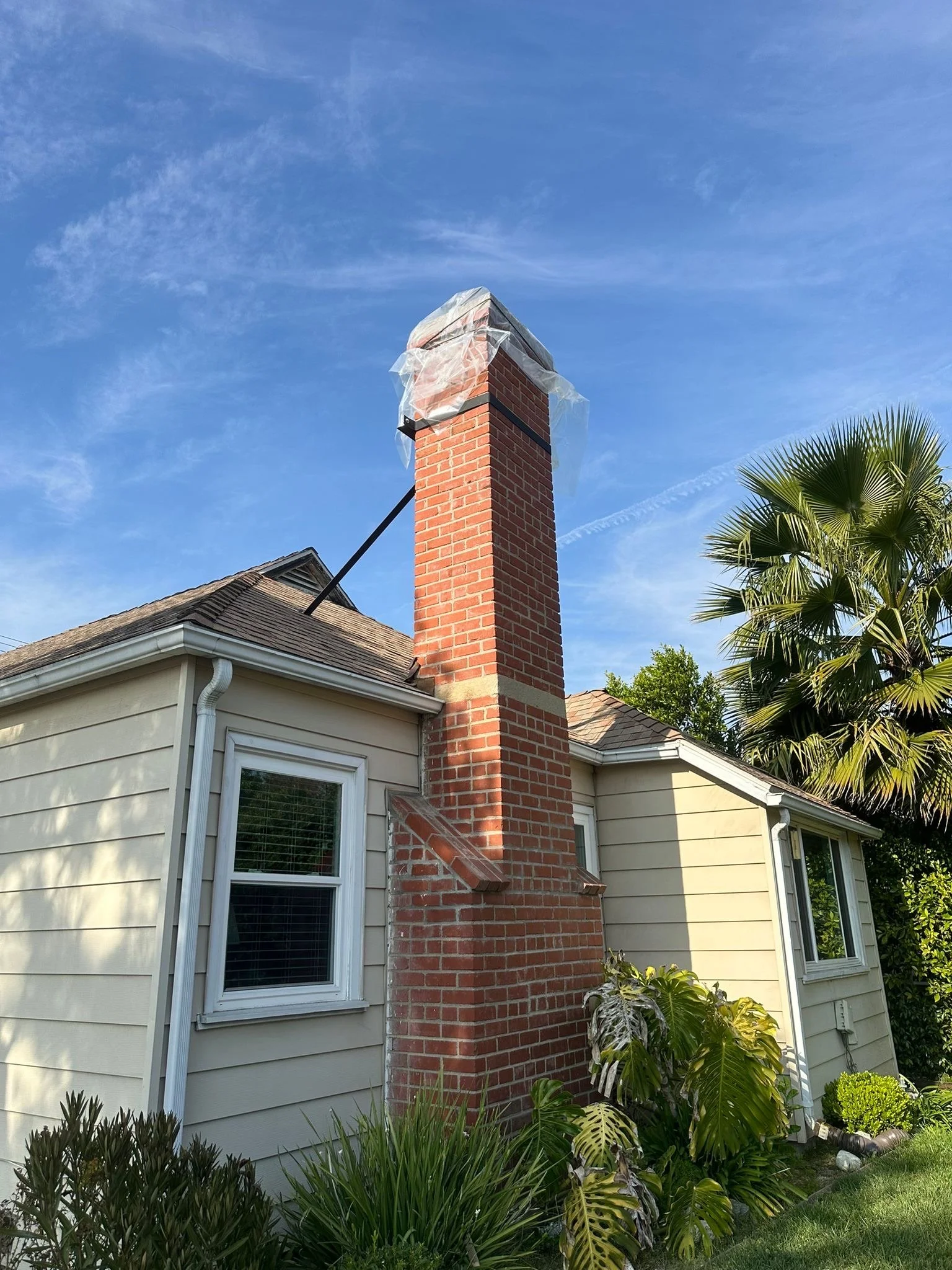 Seismic support bracket