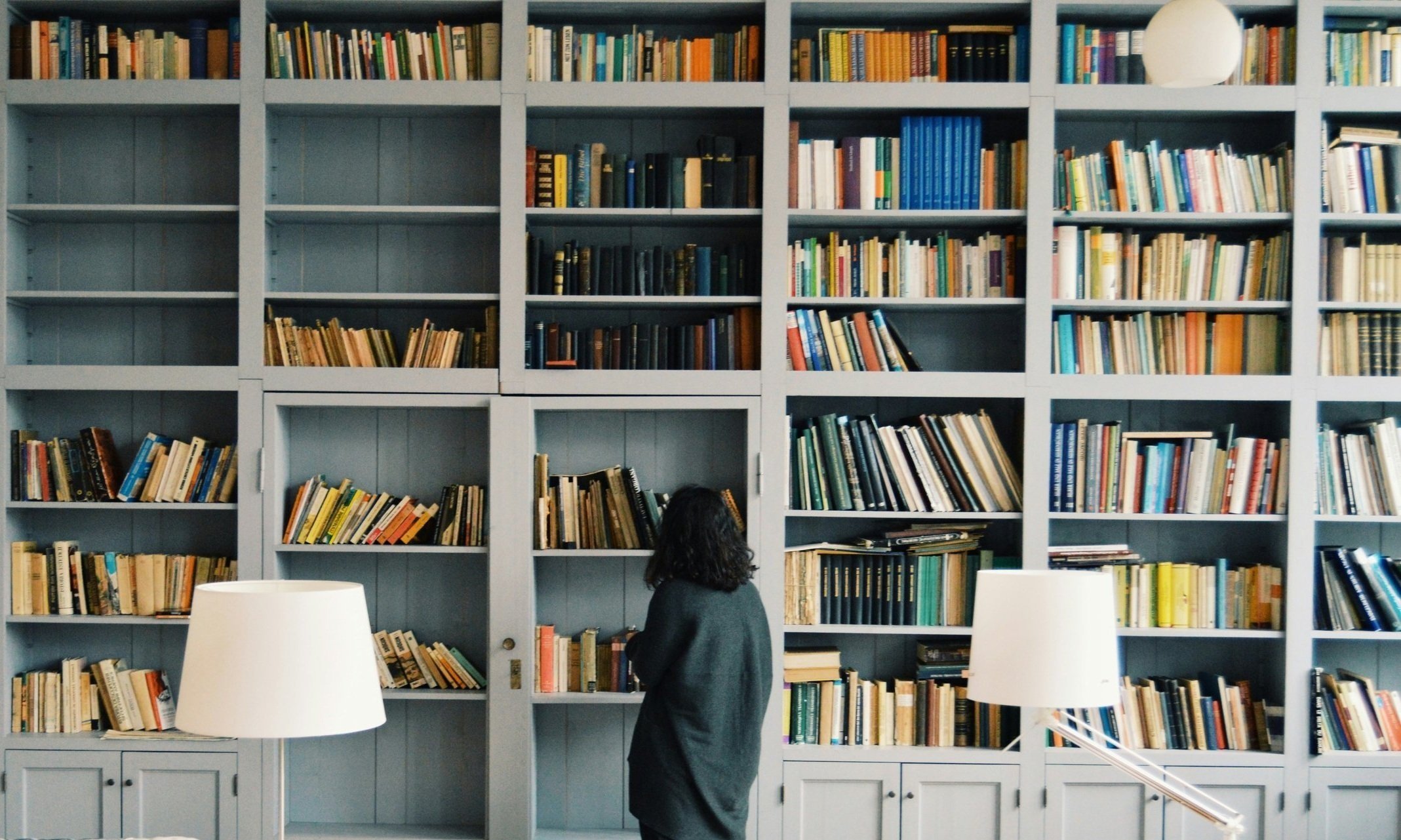 10 Must-Read Books Every Interior Designer Should Read