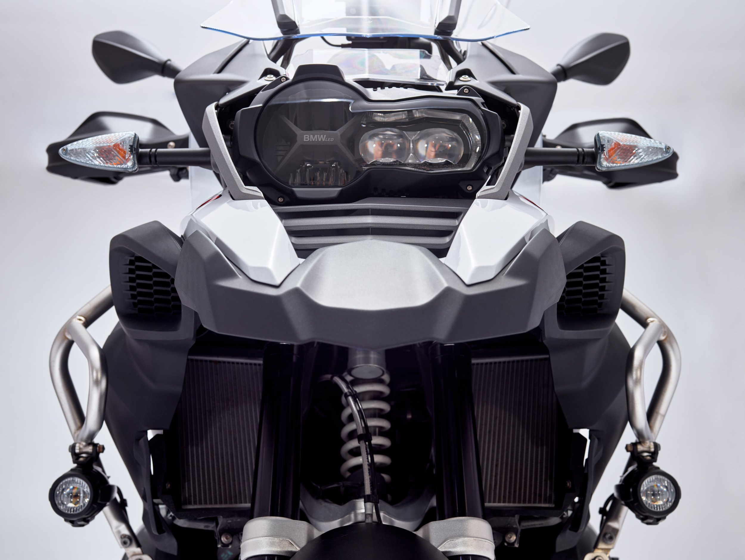 R1200GSA_GhostRobot_front_CU26441.jpg