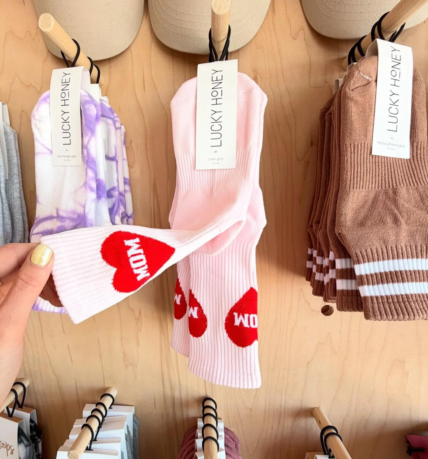 Mom&rsquo;s Pilates era starts here.

Limited @luckyhoneystyle &ldquo;MOM&rdquo; grip socks are in studio now &mdash; pair them with a Peach House digital gift card and you&rsquo;ve got the cutest Mother&rsquo;s Day gift.

Digital gift cards are avai