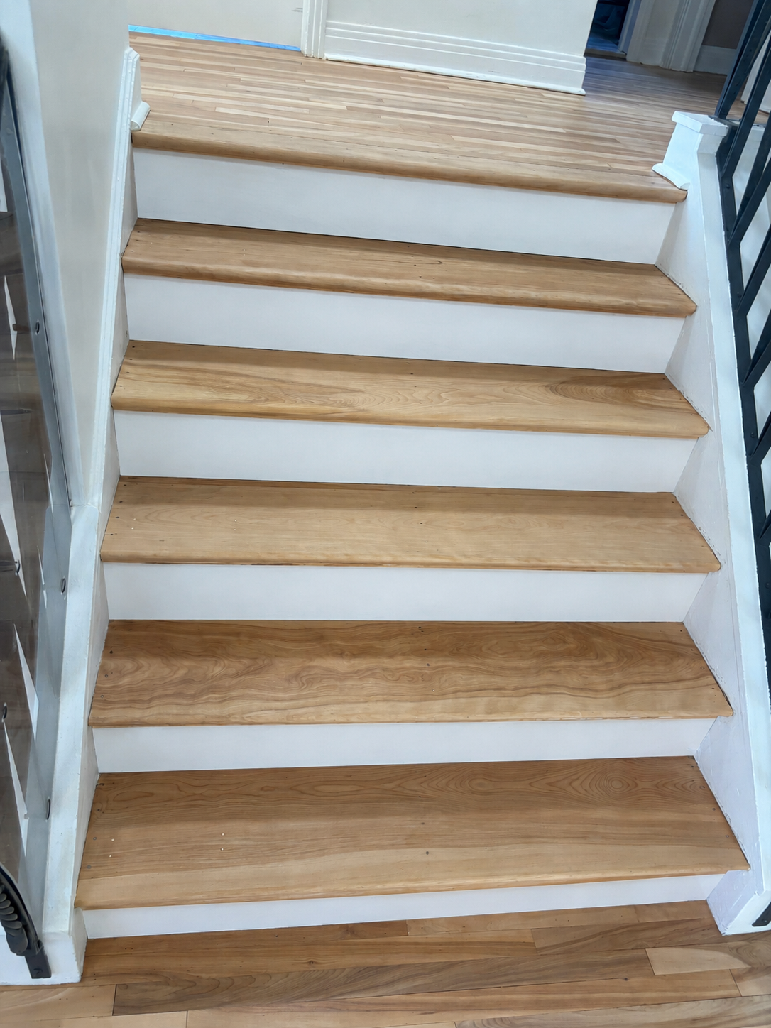 Sablage d'escalier d'erable avec vernis a l'eau naturel a Cote Saint-Luc