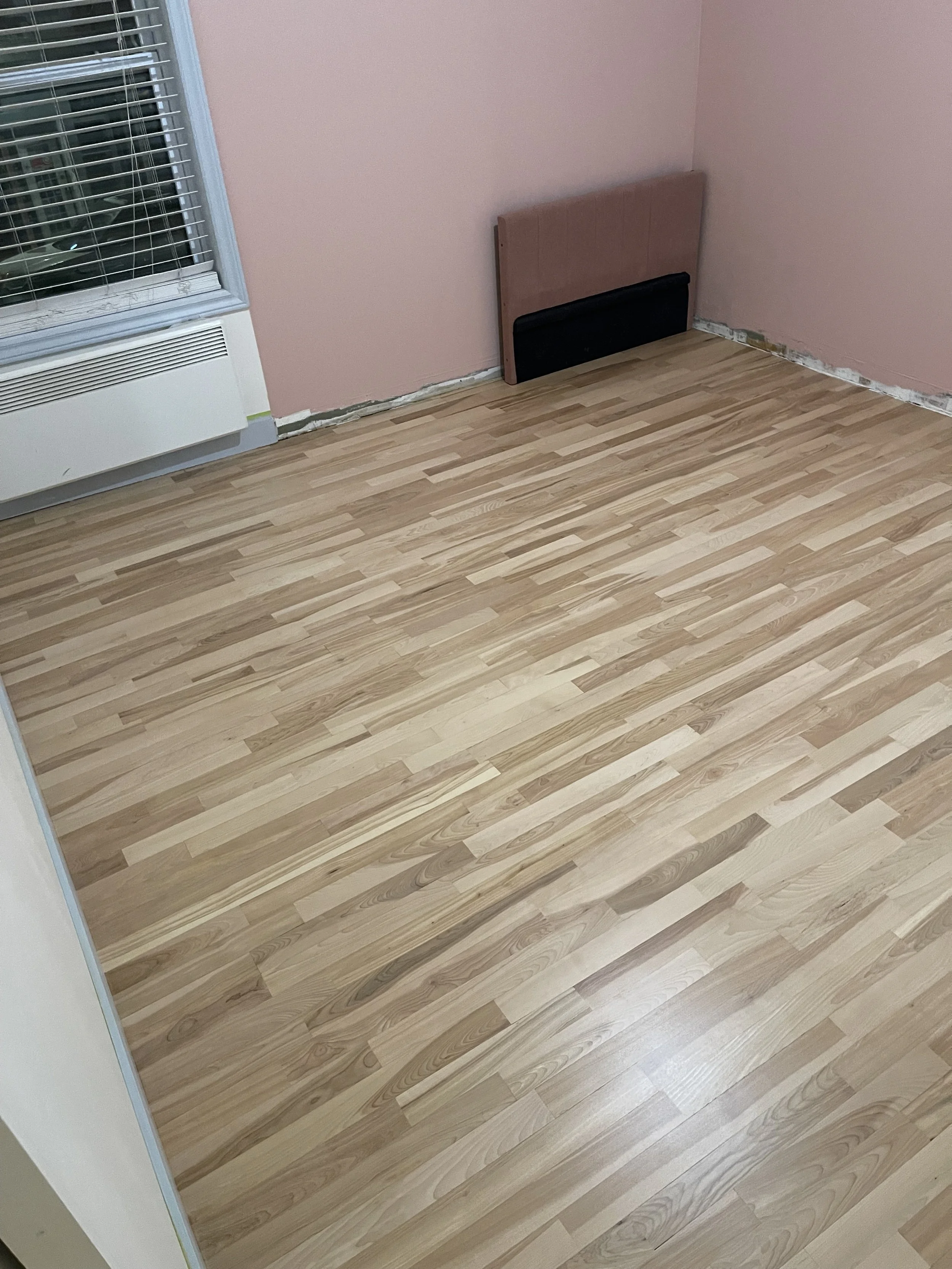 Sablage de plancher d'erable avec vernis a l'eau naturel a Brossard